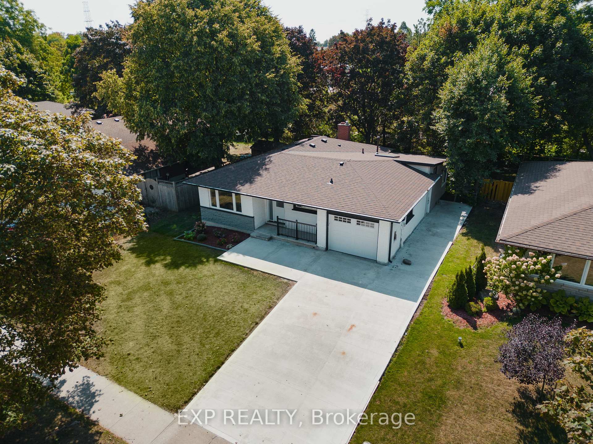 Photo 30 of 537 Glen Manor Boulevard, Waterloo — HOMEH