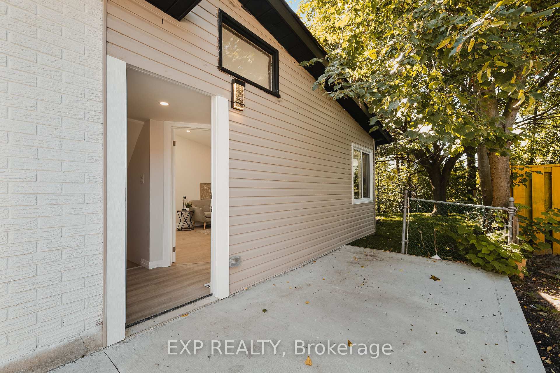 Photo 33 of 537 Glen Manor Boulevard, Waterloo — HOMEH