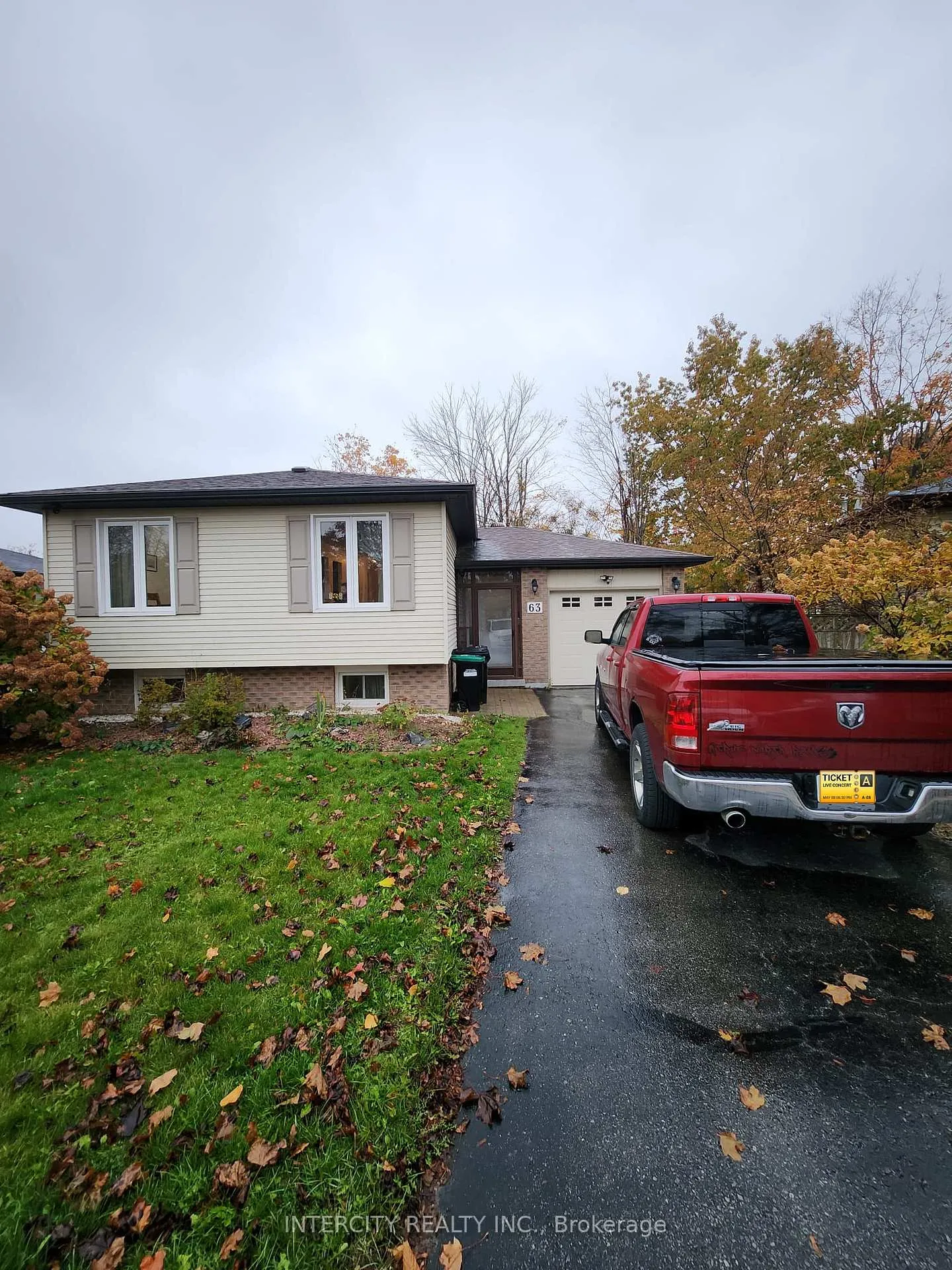 Photo 4 of 63 Bronte Crescent, Barrie, Letitia Heights — HOMEH
