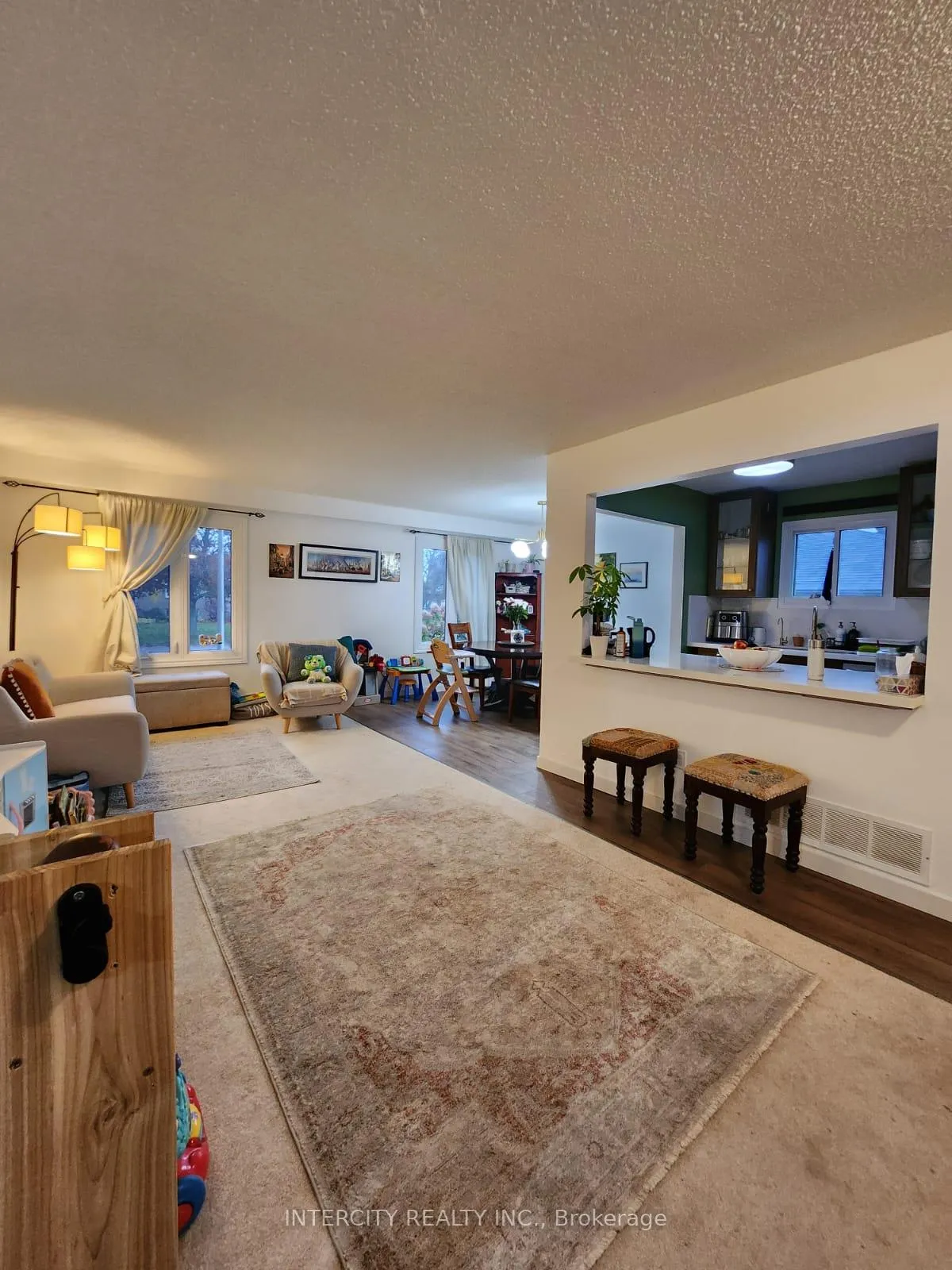 Photo 9 of 63 Bronte Crescent, Barrie, Letitia Heights — HOMEH