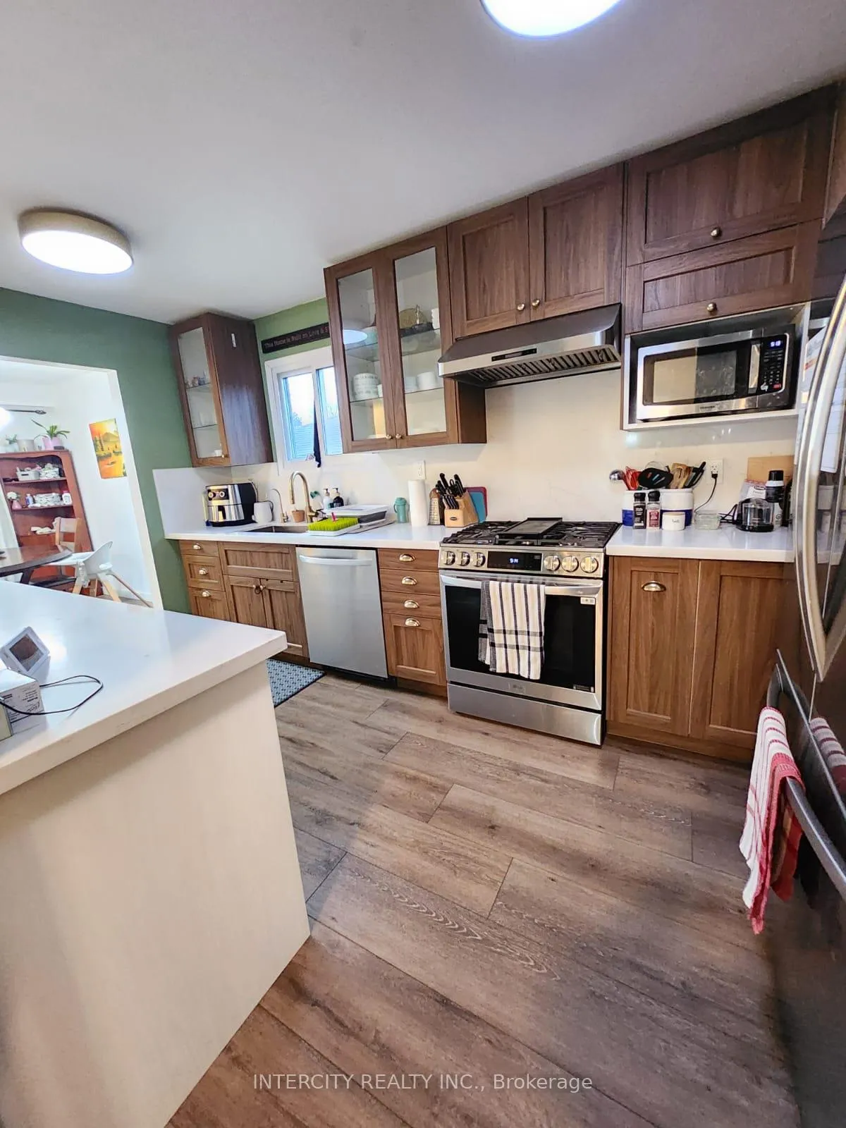 Photo 11 of 63 Bronte Crescent, Barrie, Letitia Heights — HOMEH