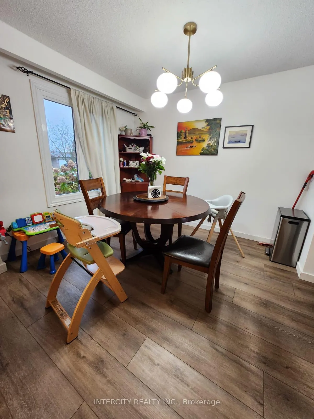 Photo 16 of 63 Bronte Crescent, Barrie, Letitia Heights — HOMEH