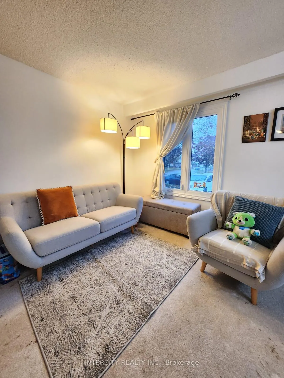 Photo 17 of 63 Bronte Crescent, Barrie, Letitia Heights — HOMEH