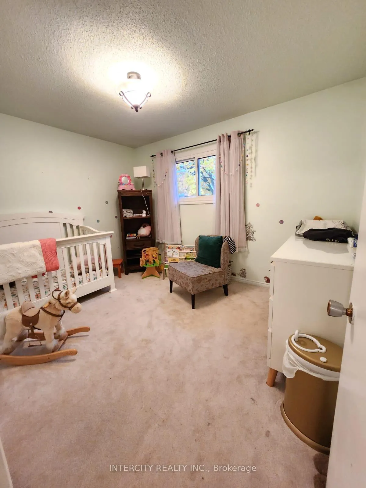 Photo 27 of 63 Bronte Crescent, Barrie, Letitia Heights — HOMEH