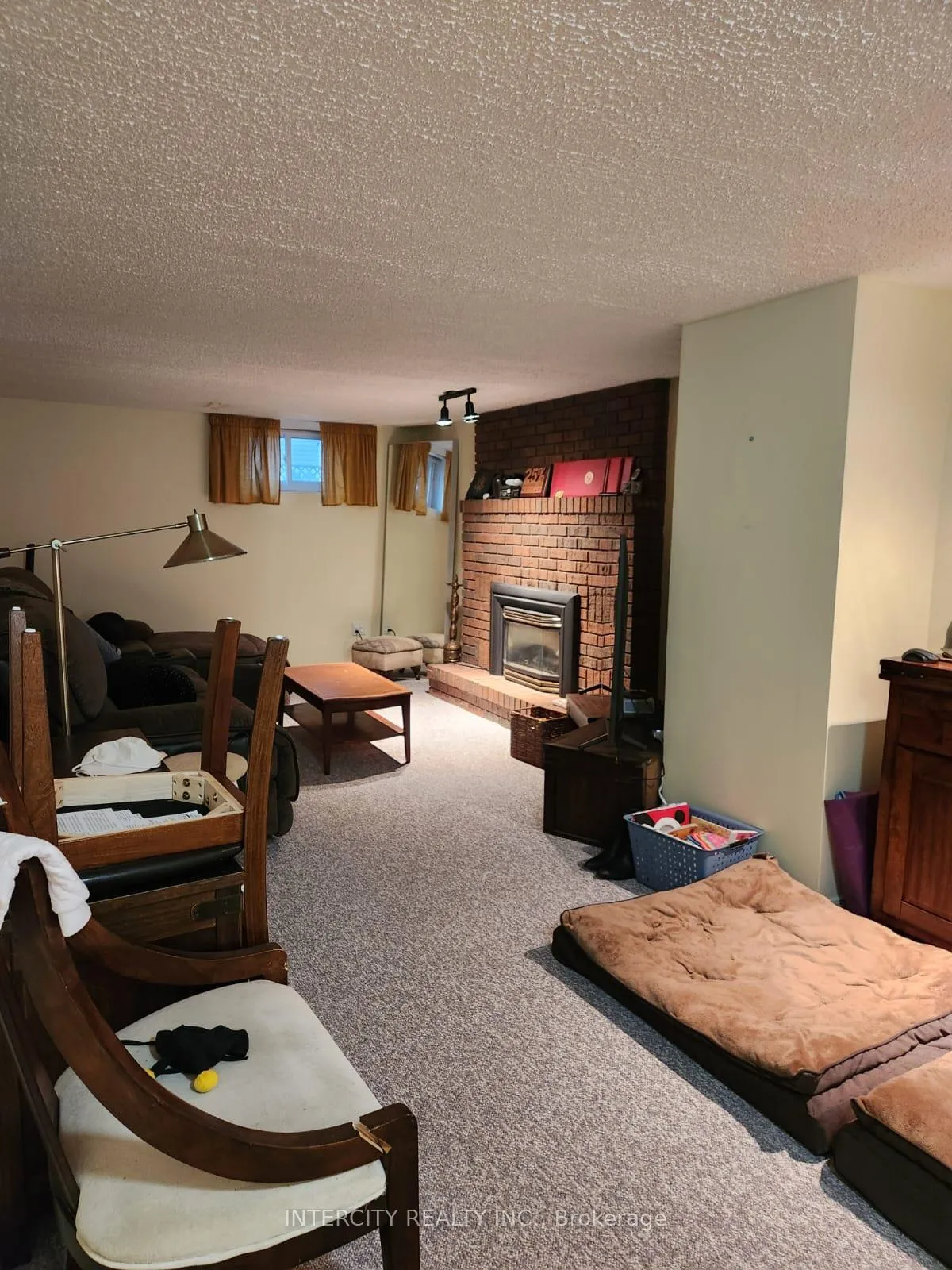 Photo 33 of 63 Bronte Crescent, Barrie, Letitia Heights — HOMEH