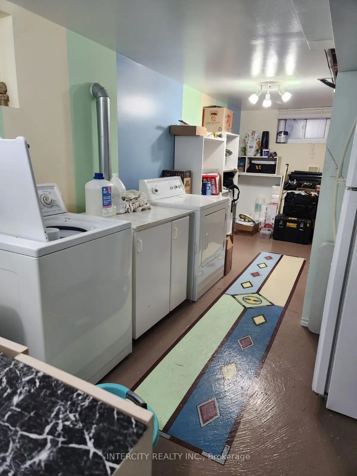Photo 36 of 63 Bronte Crescent, Barrie, Letitia Heights — HOMEH
