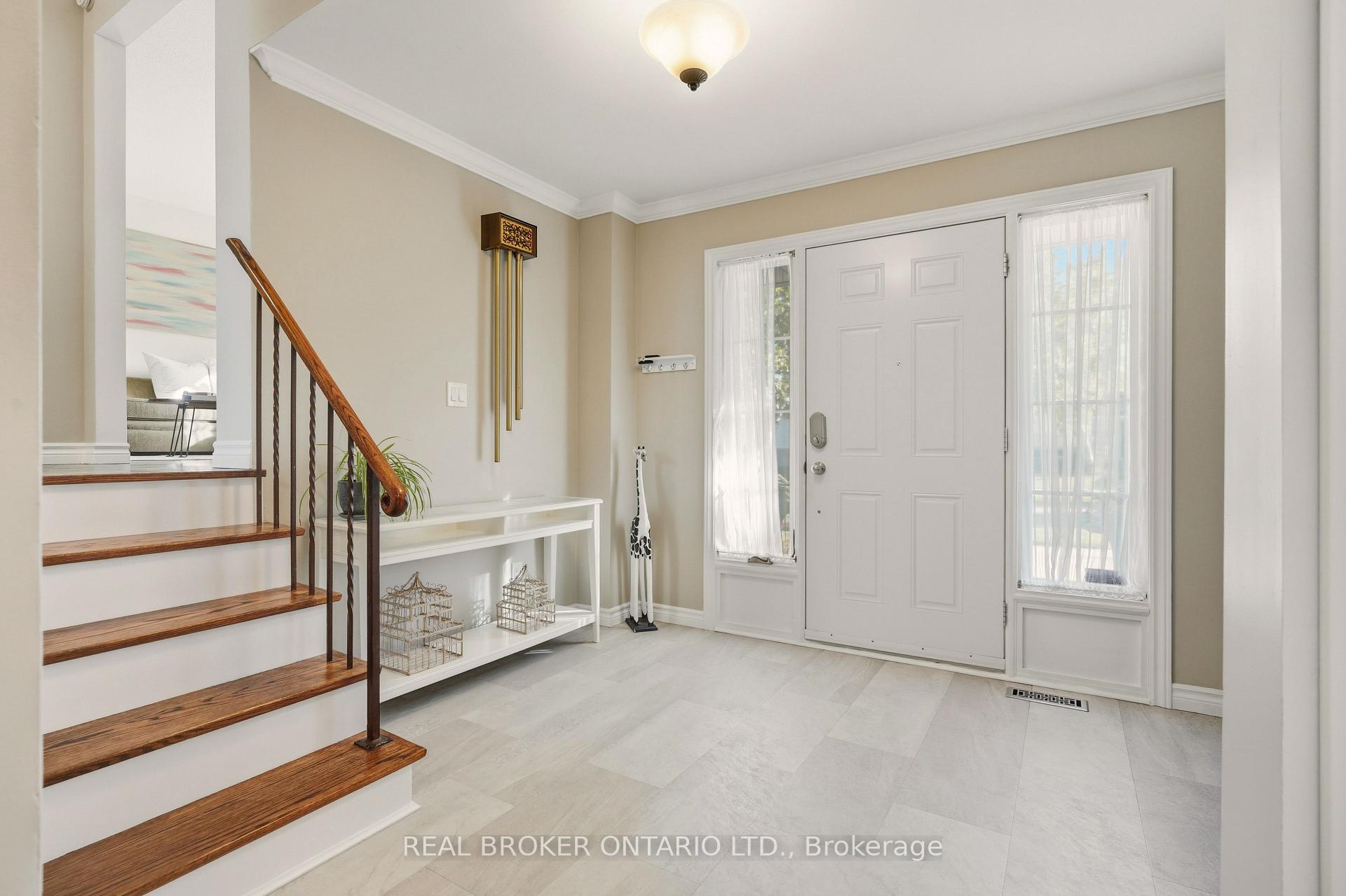 Photo 2 of 33 Porter Crescent, Barrie, Grove East — HOMEH