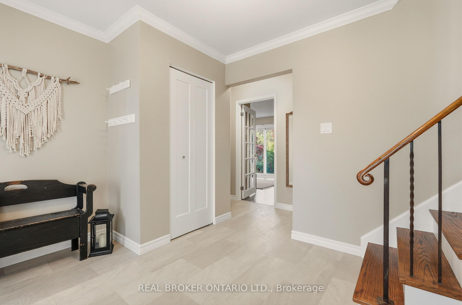 Photo 3 of 33 Porter Crescent, Barrie, Grove East — HOMEH