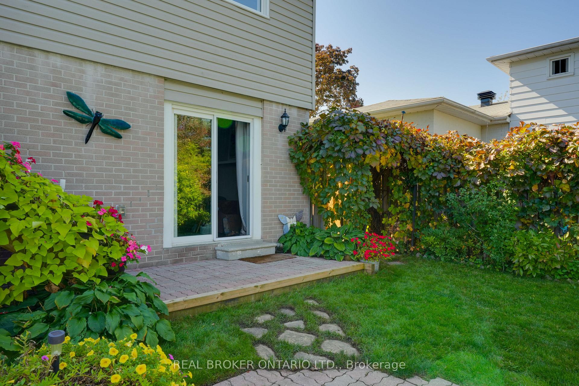 Photo 12 of 33 Porter Crescent, Barrie, Grove East — HOMEH