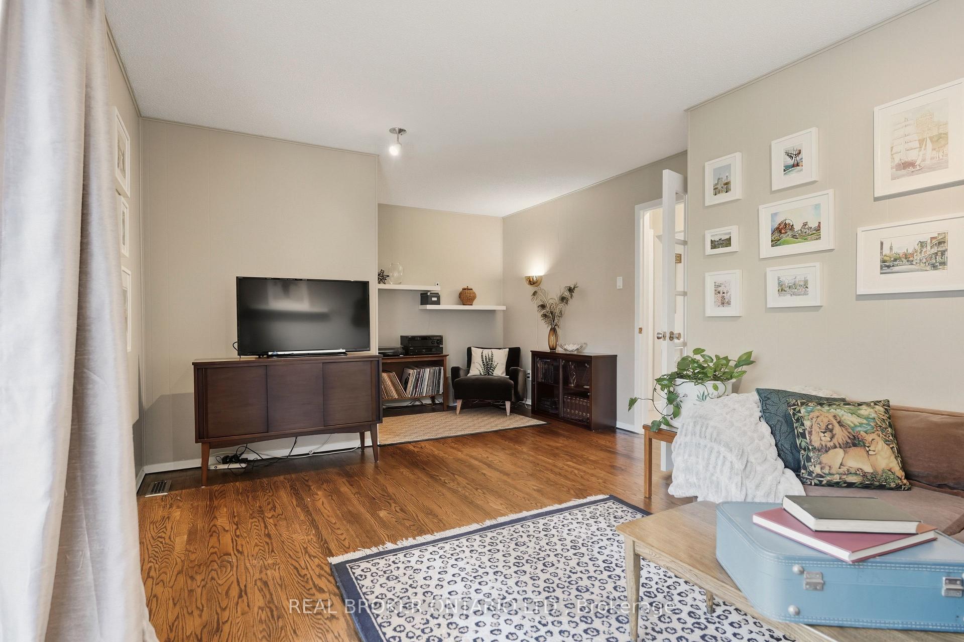 Photo 5 of 33 Porter Crescent, Barrie, Grove East — HOMEH