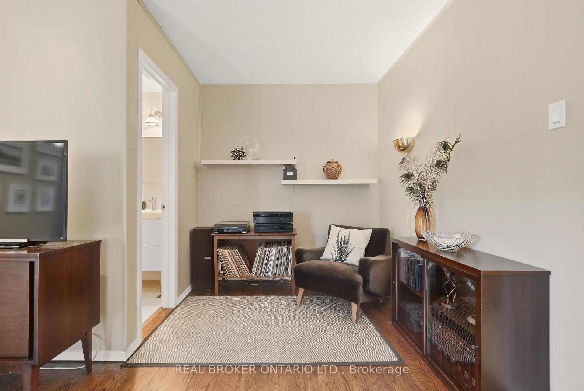 Photo 6 of 33 Porter Crescent, Barrie, Grove East — HOMEH
