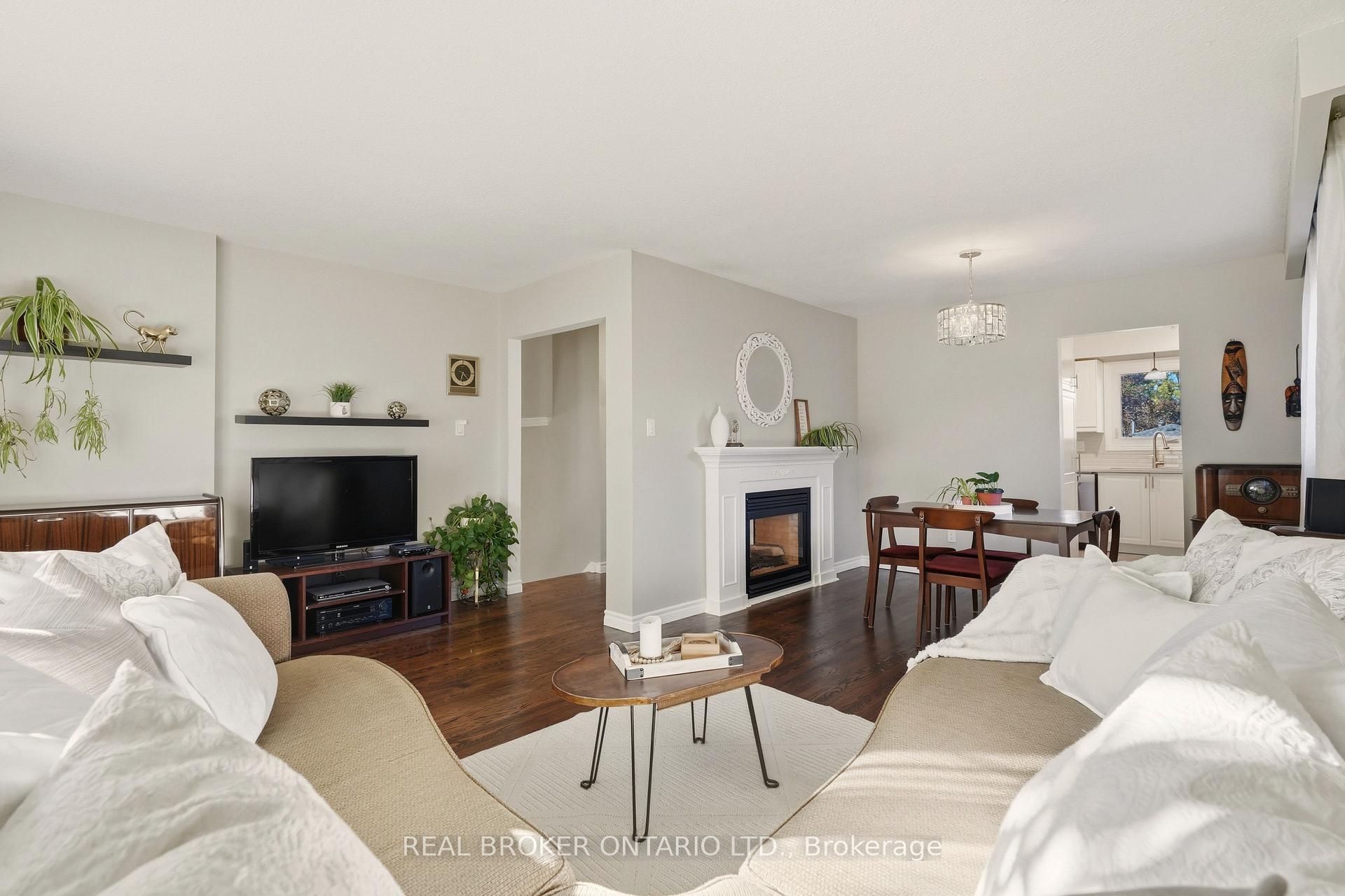 Photo 9 of 33 Porter Crescent, Barrie, Grove East — HOMEH
