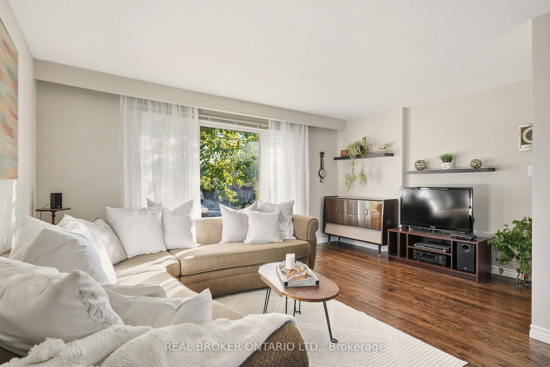 Photo 10 of 33 Porter Crescent, Barrie, Grove East — HOMEH