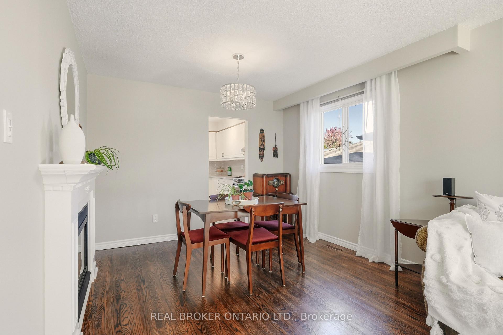 Photo 13 of 33 Porter Crescent, Barrie, Grove East — HOMEH
