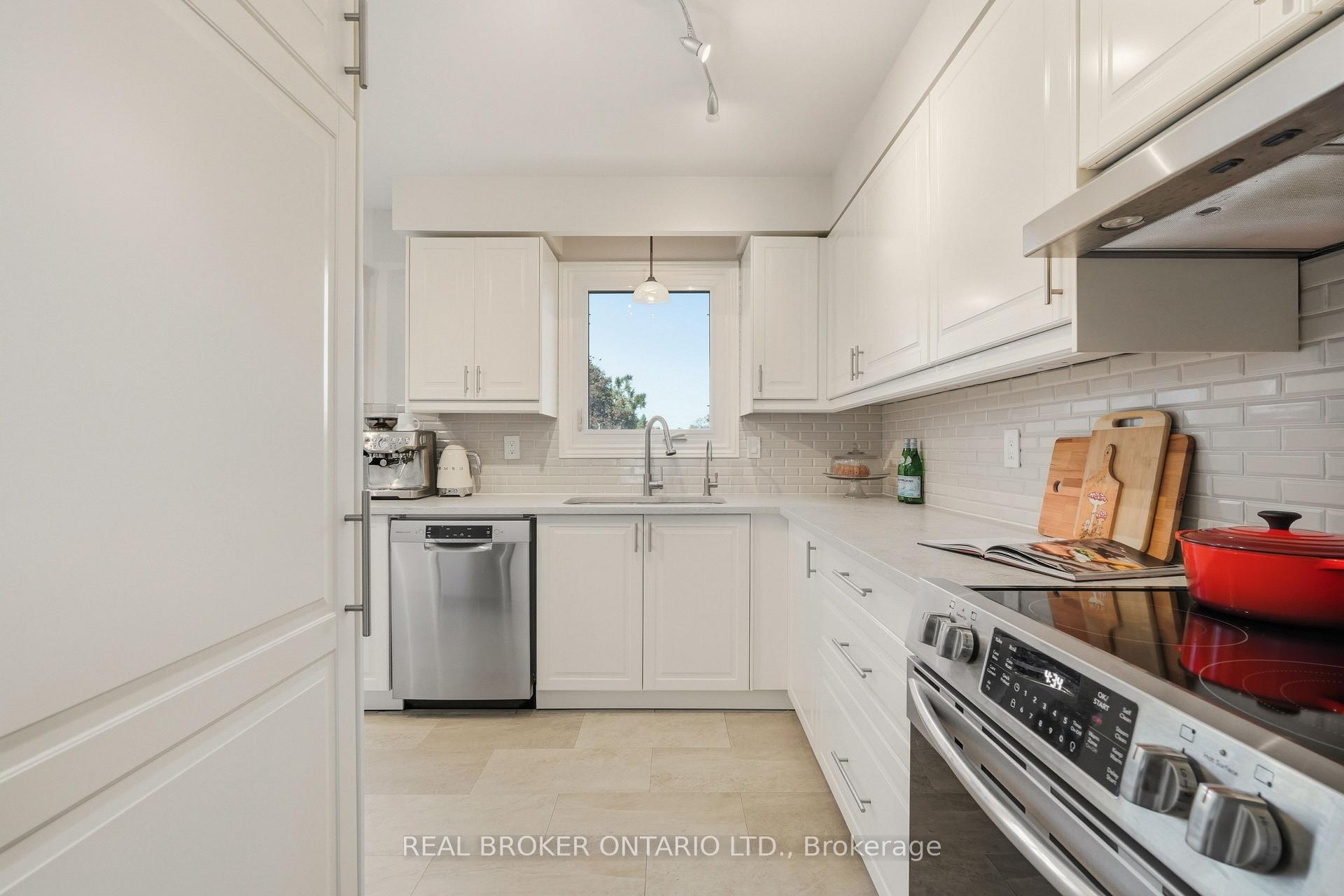 Photo 14 of 33 Porter Crescent, Barrie, Grove East — HOMEH