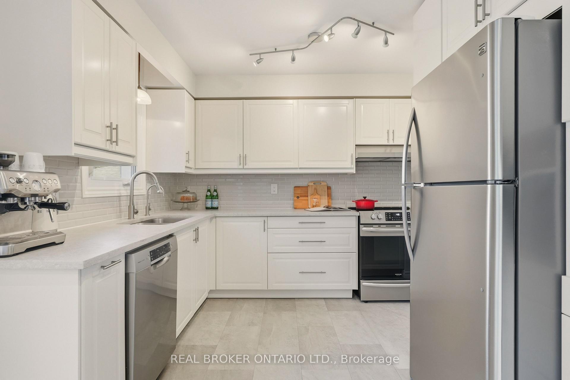 Photo 15 of 33 Porter Crescent, Barrie, Grove East — HOMEH