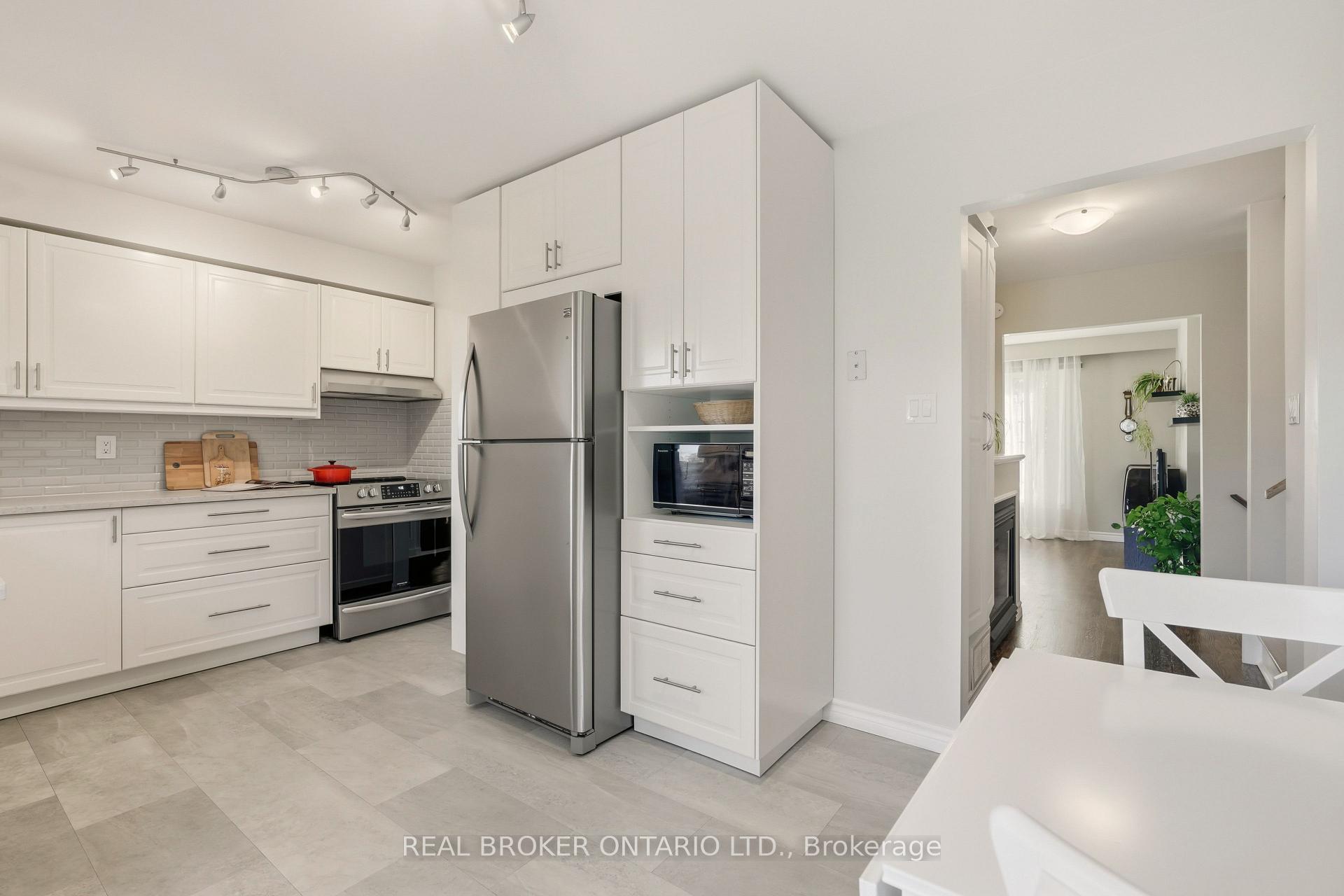 Photo 18 of 33 Porter Crescent, Barrie, Grove East — HOMEH