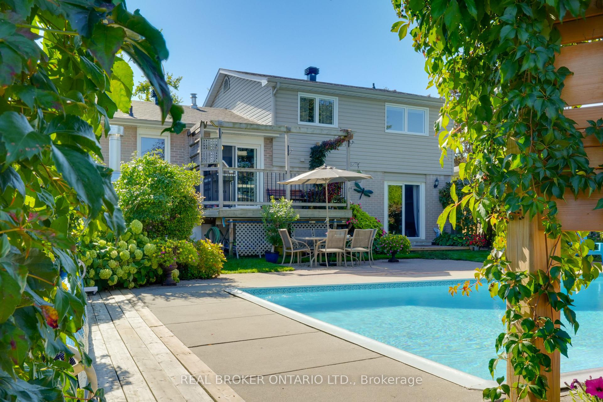 Photo 36 of 33 Porter Crescent, Barrie, Grove East — HOMEH