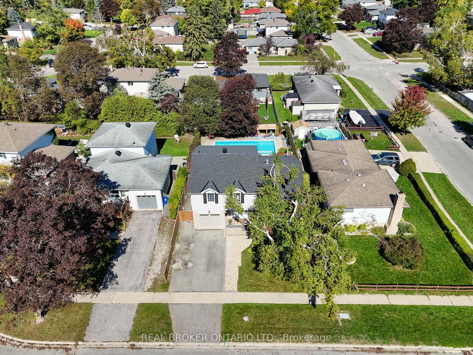 Photo 40 of 33 Porter Crescent, Barrie, Grove East — HOMEH