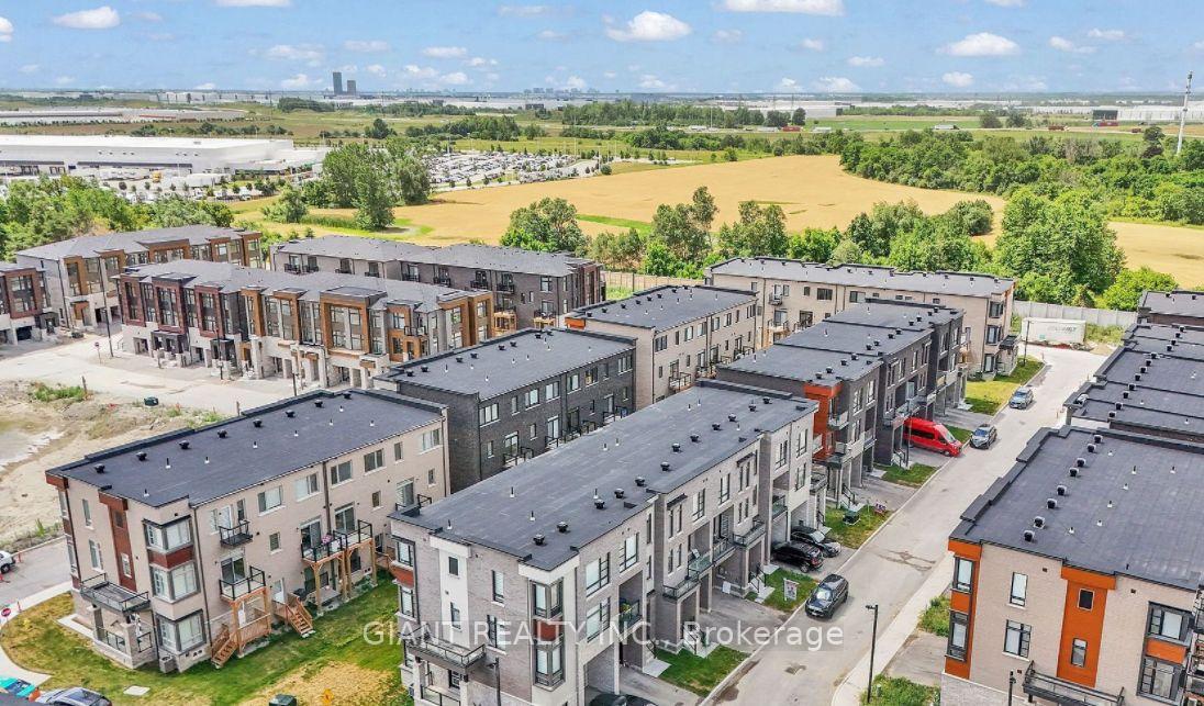 Photo 2 of 15 Quilico Road N, Vaughan, Elder Mills — HOMEH