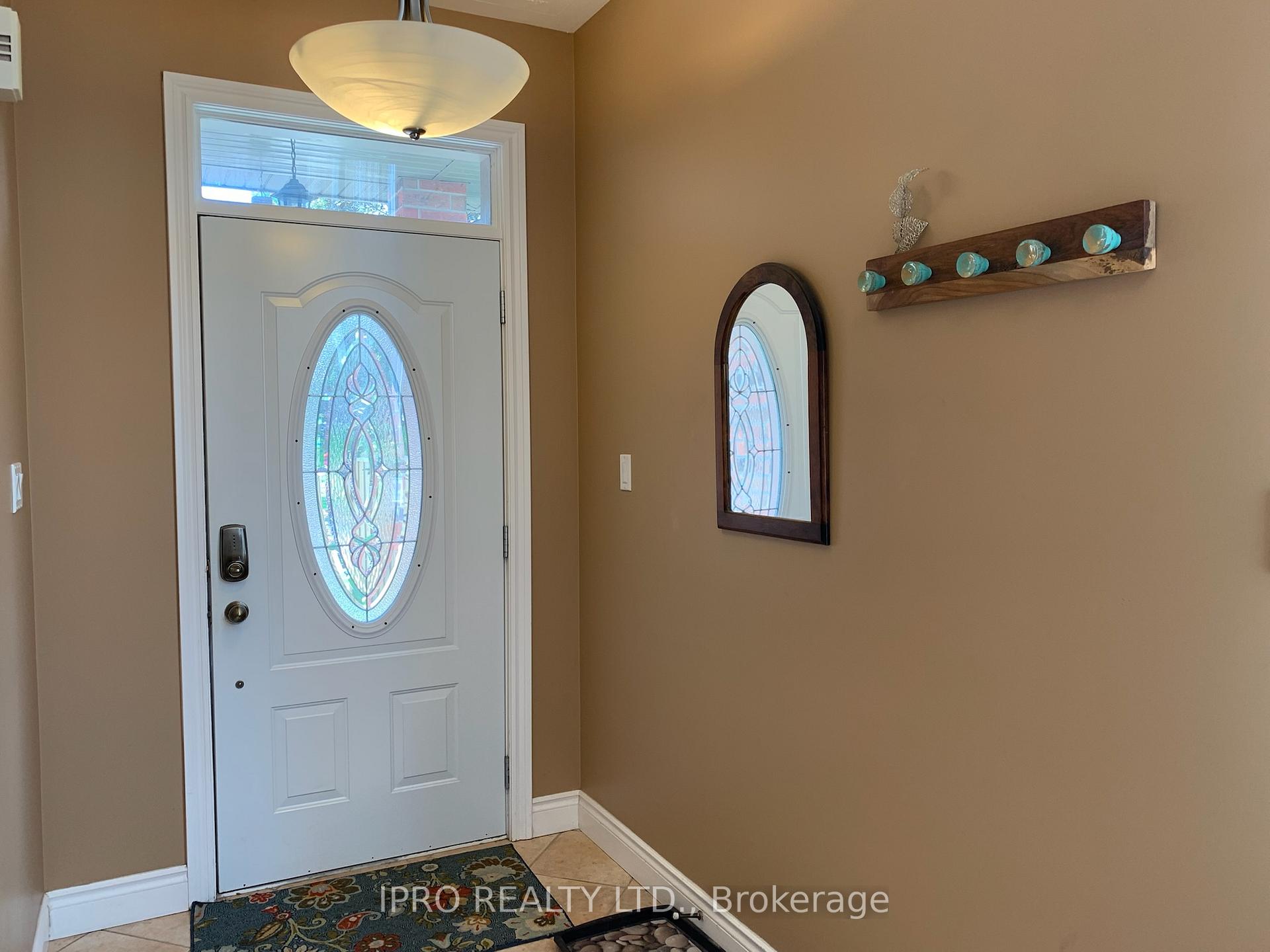 Photo 2 of 748 Munich Circle, Waterloo — HOMEH