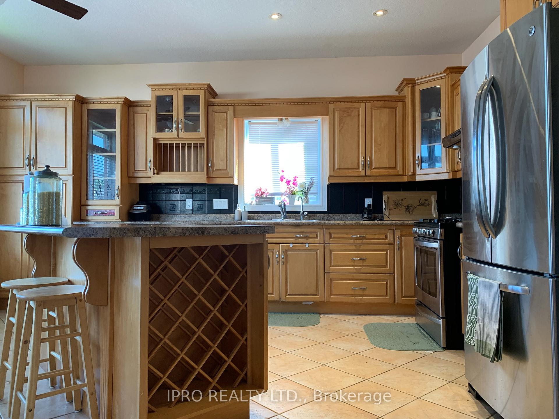 Photo 4 of 748 Munich Circle, Waterloo — HOMEH