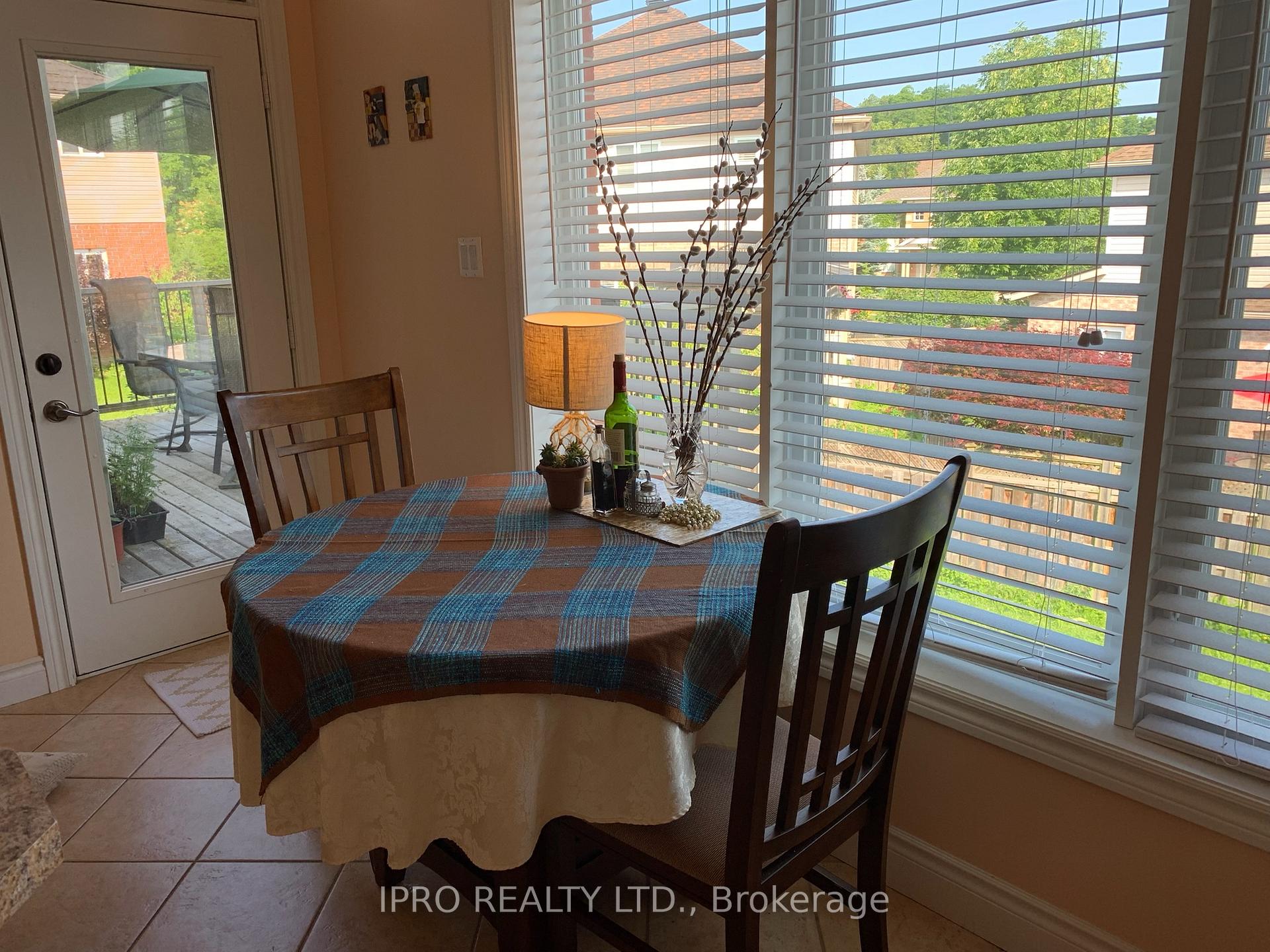 Photo 5 of 748 Munich Circle, Waterloo — HOMEH