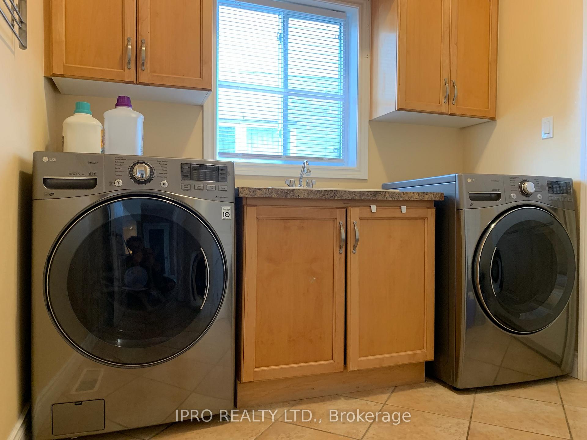 Photo 7 of 748 Munich Circle, Waterloo — HOMEH