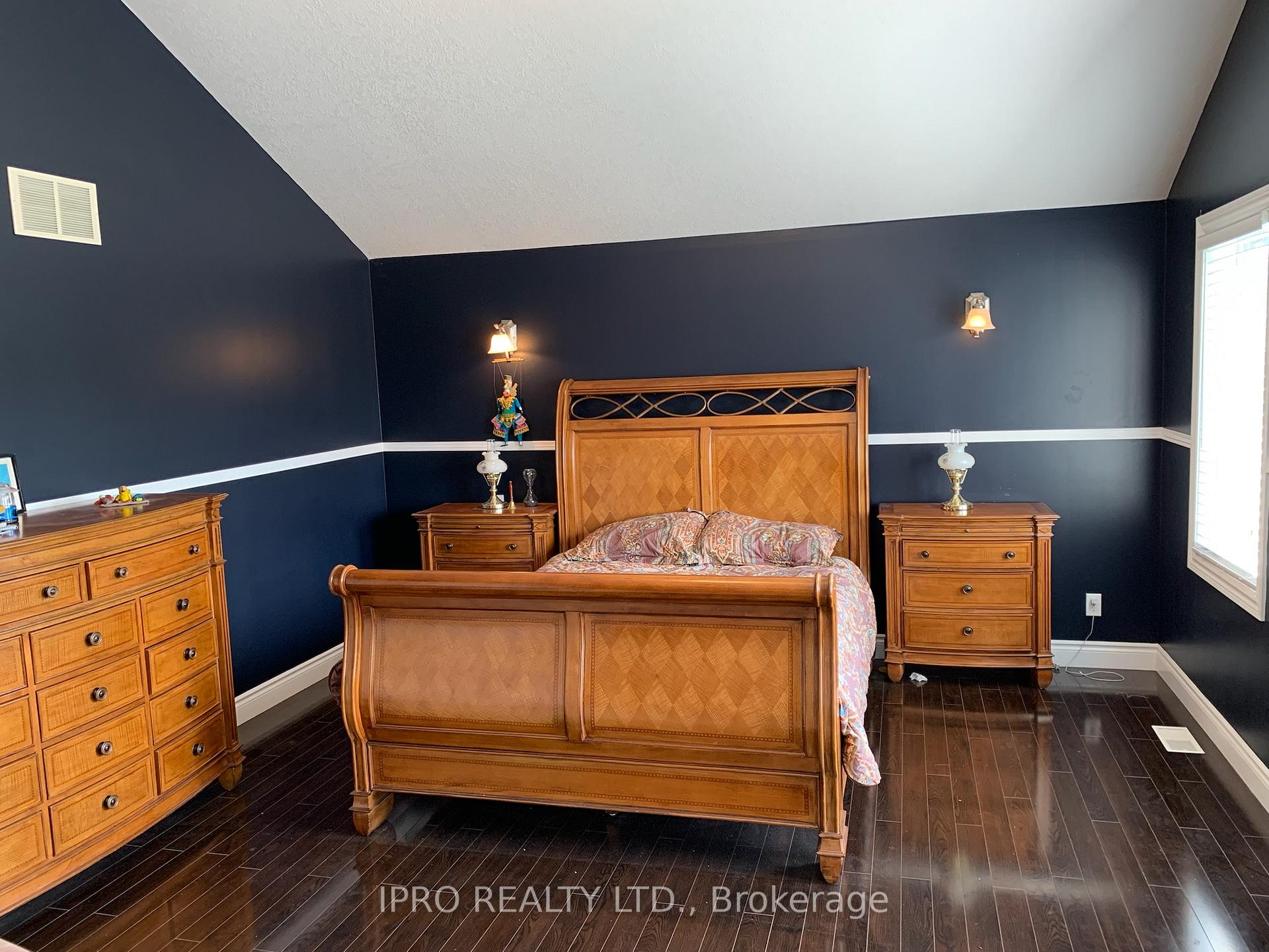 Photo 13 of 748 Munich Circle, Waterloo — HOMEH