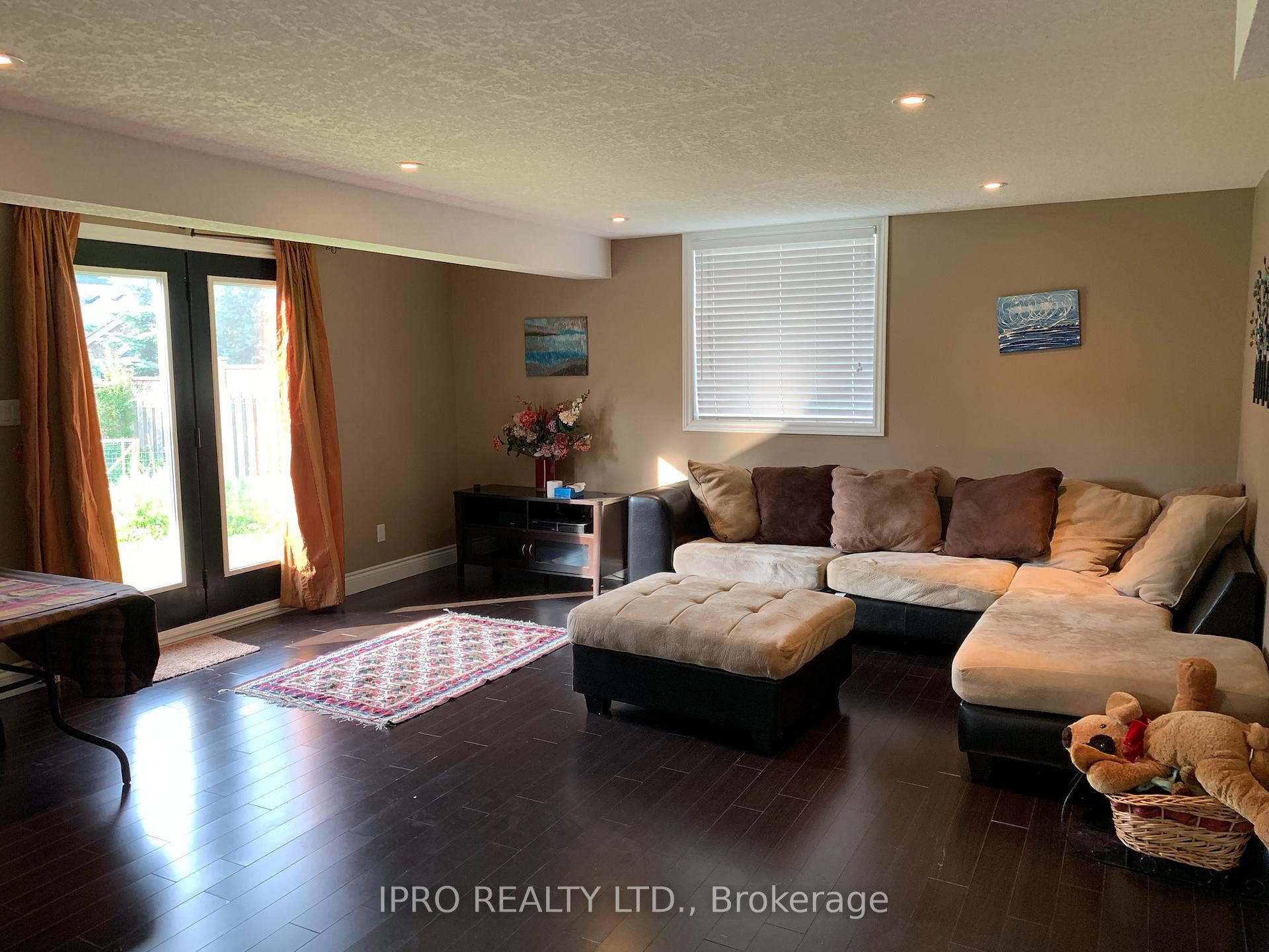 Photo 19 of 748 Munich Circle, Waterloo — HOMEH