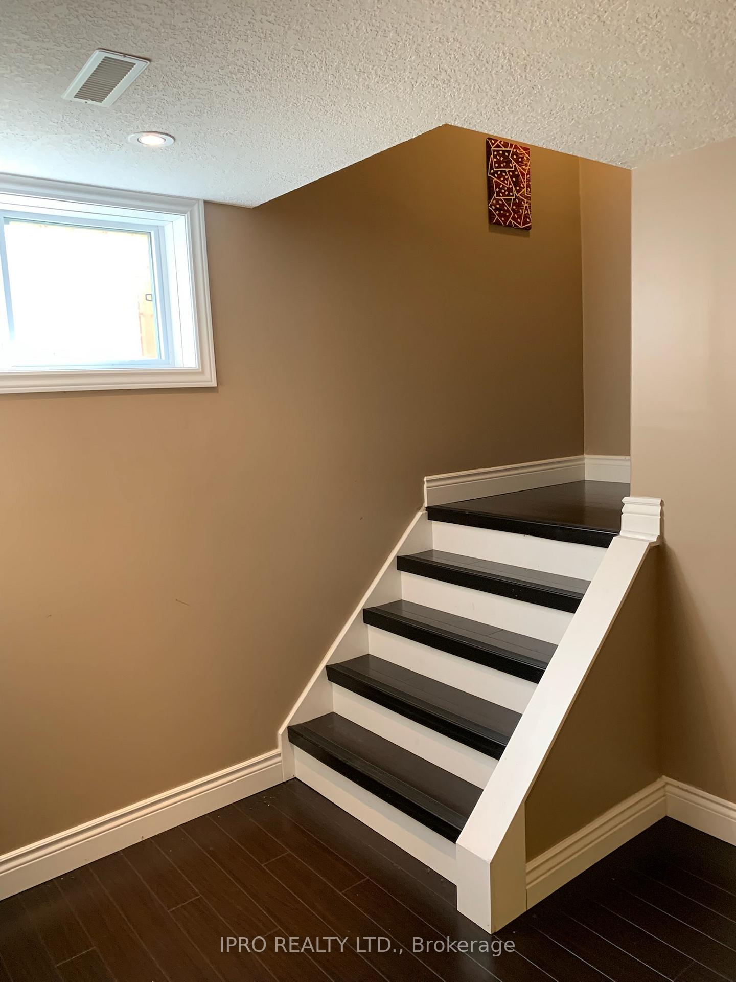 Photo 20 of 748 Munich Circle, Waterloo — HOMEH