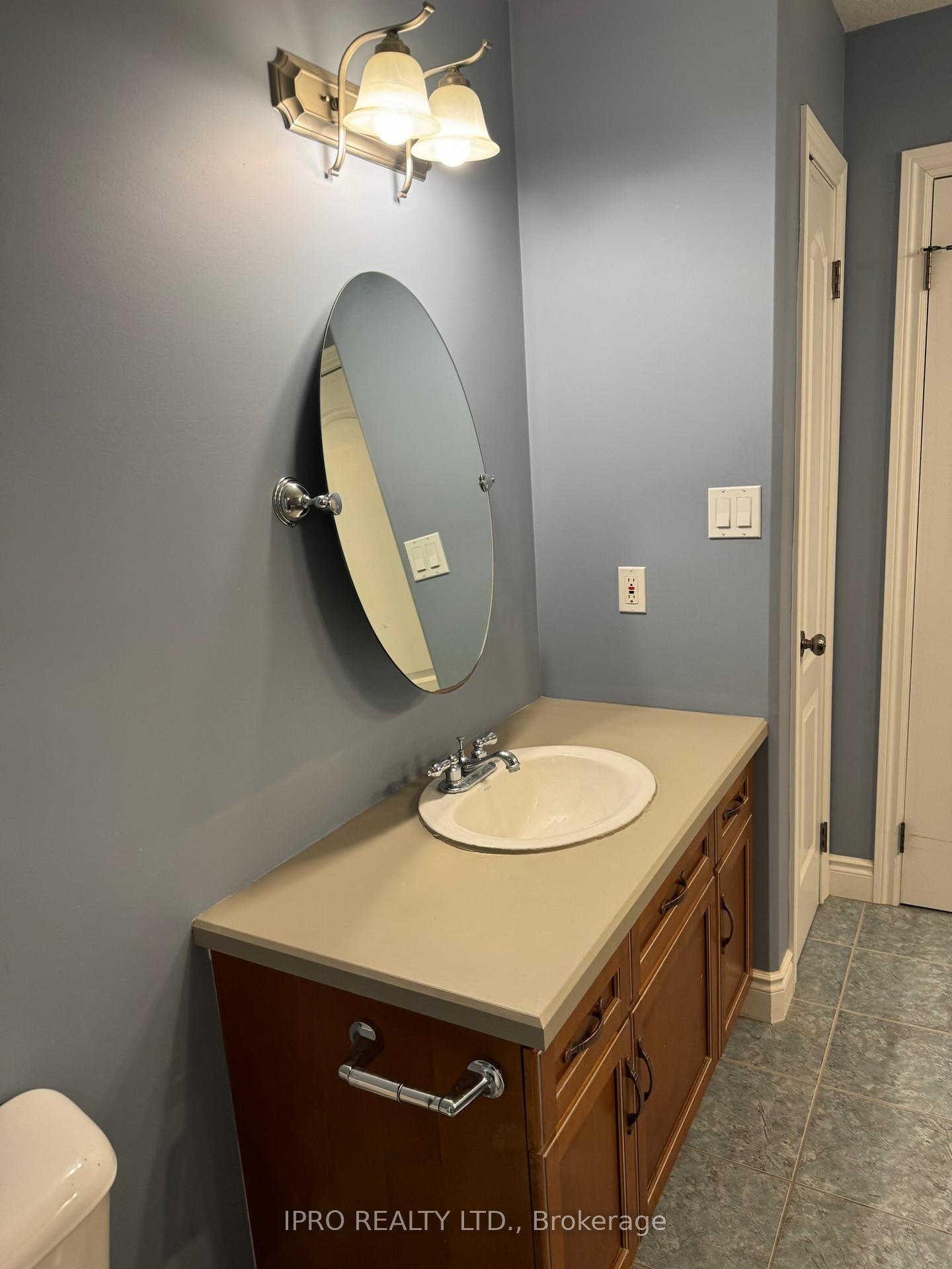 Photo 25 of 748 Munich Circle, Waterloo — HOMEH