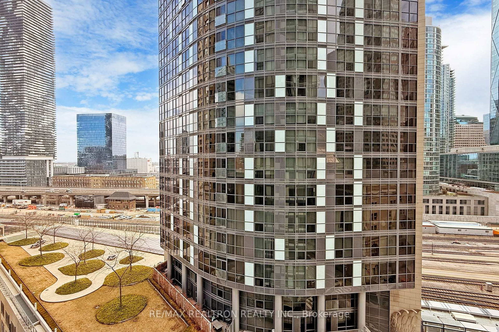 Front of Unit 1111, 8 The Esplanade Ave