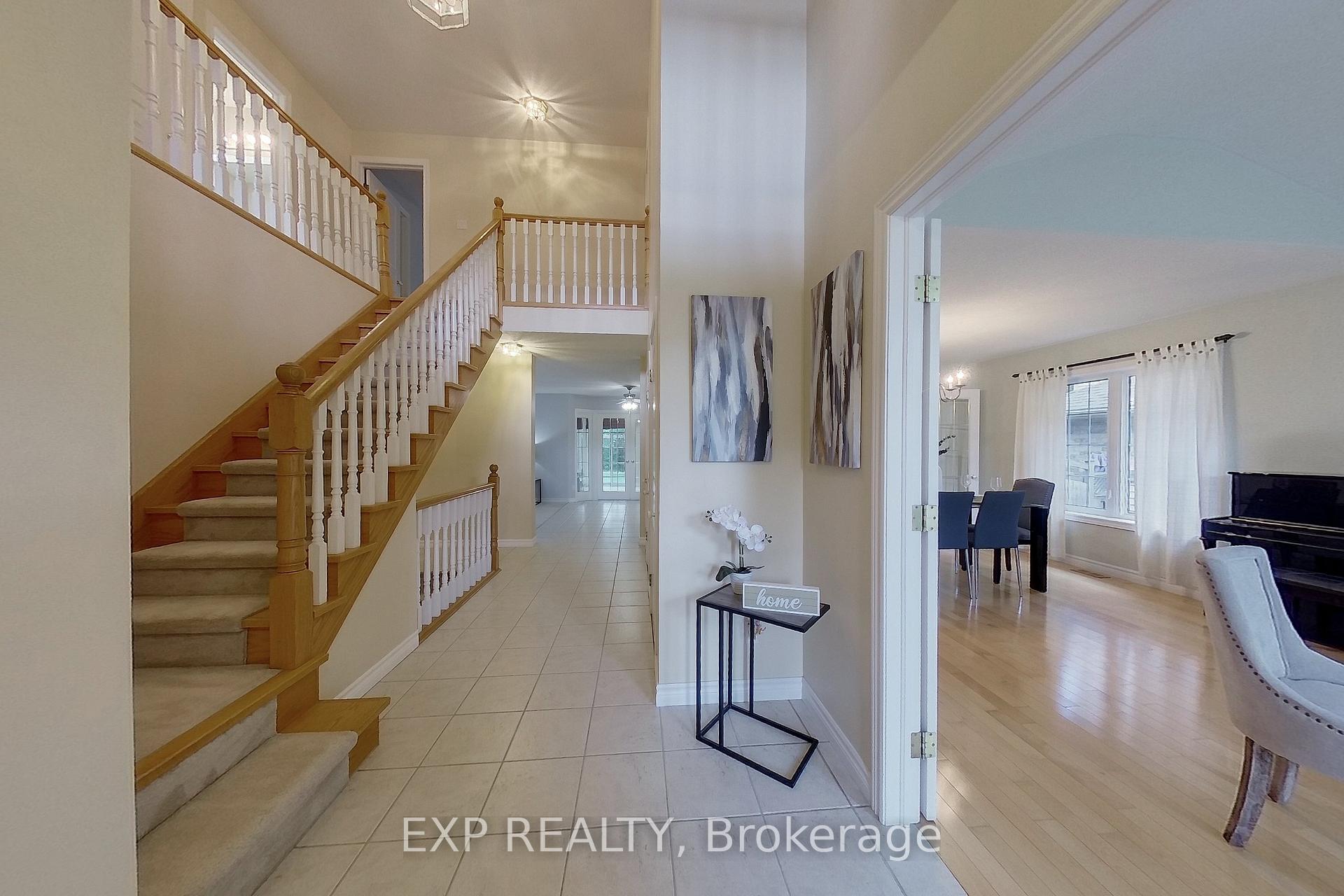 Photo 2 of 517 Buckingham Boulevard, Waterloo — HOMEH