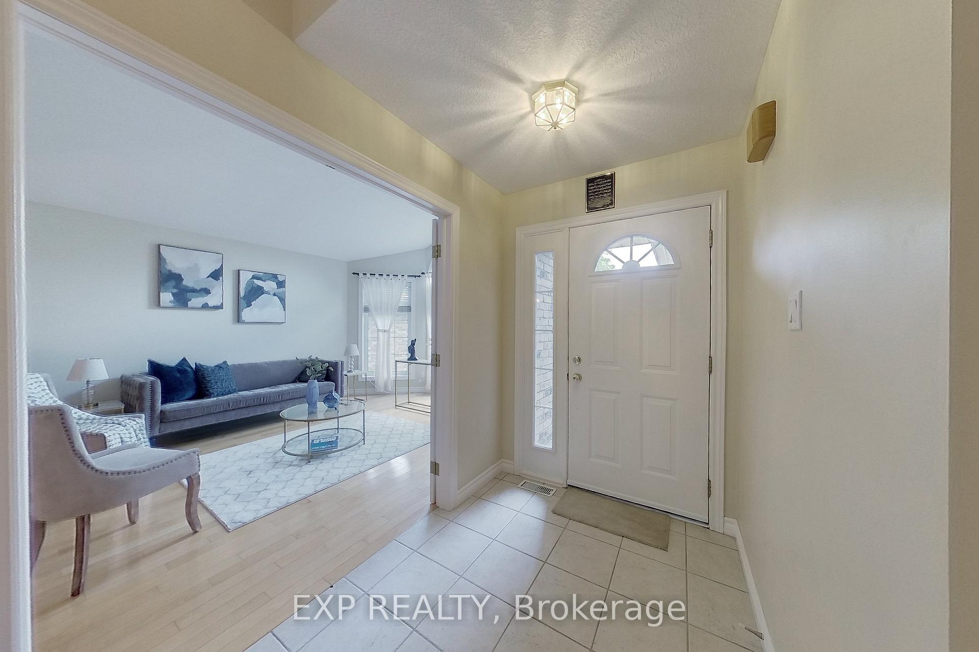 Photo 3 of 517 Buckingham Boulevard, Waterloo — HOMEH