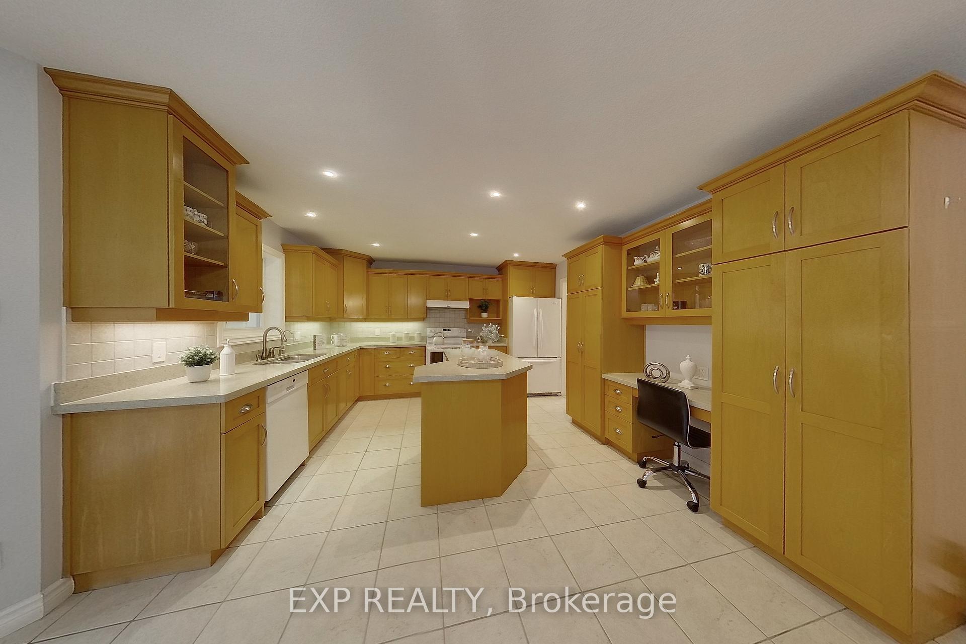Photo 9 of 517 Buckingham Boulevard, Waterloo — HOMEH