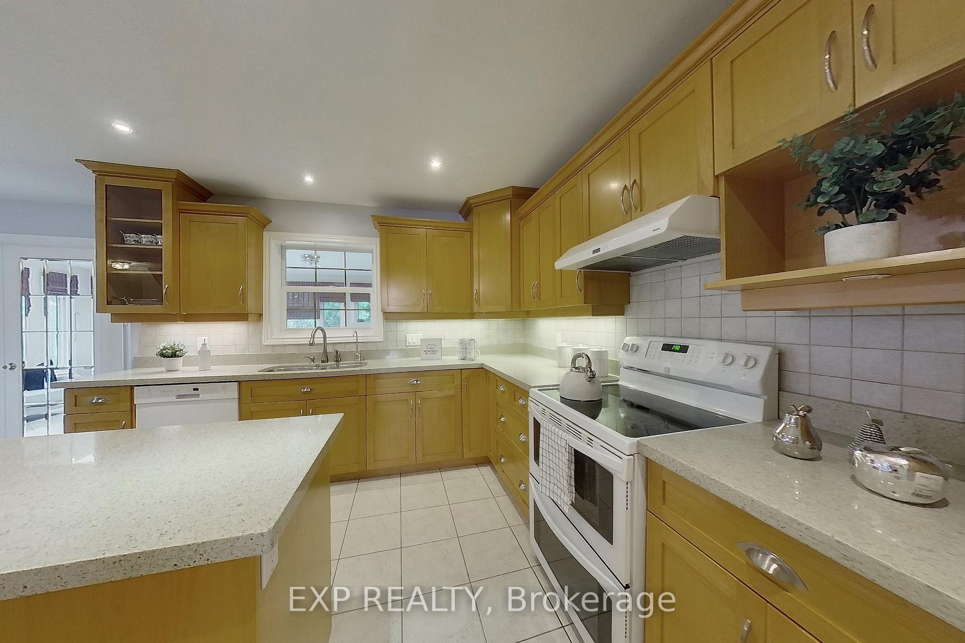 Photo 10 of 517 Buckingham Boulevard, Waterloo — HOMEH