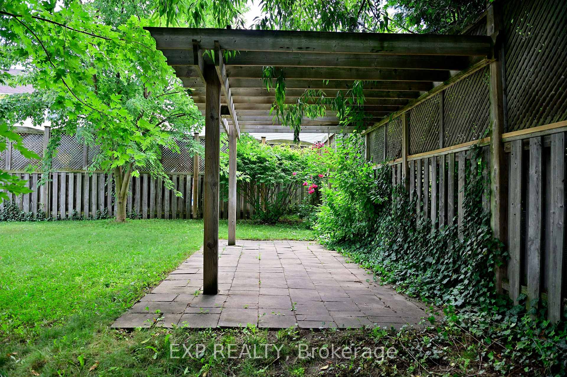 Photo 46 of 517 Buckingham Boulevard, Waterloo — HOMEH