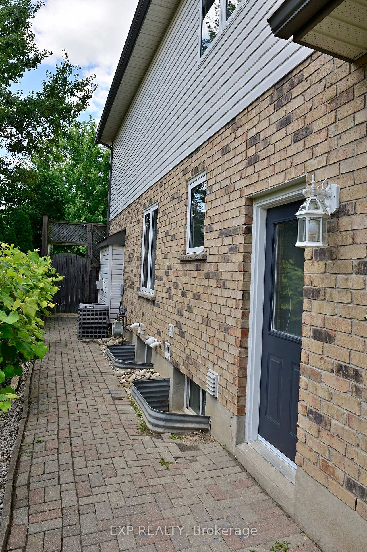 Photo 47 of 517 Buckingham Boulevard, Waterloo — HOMEH