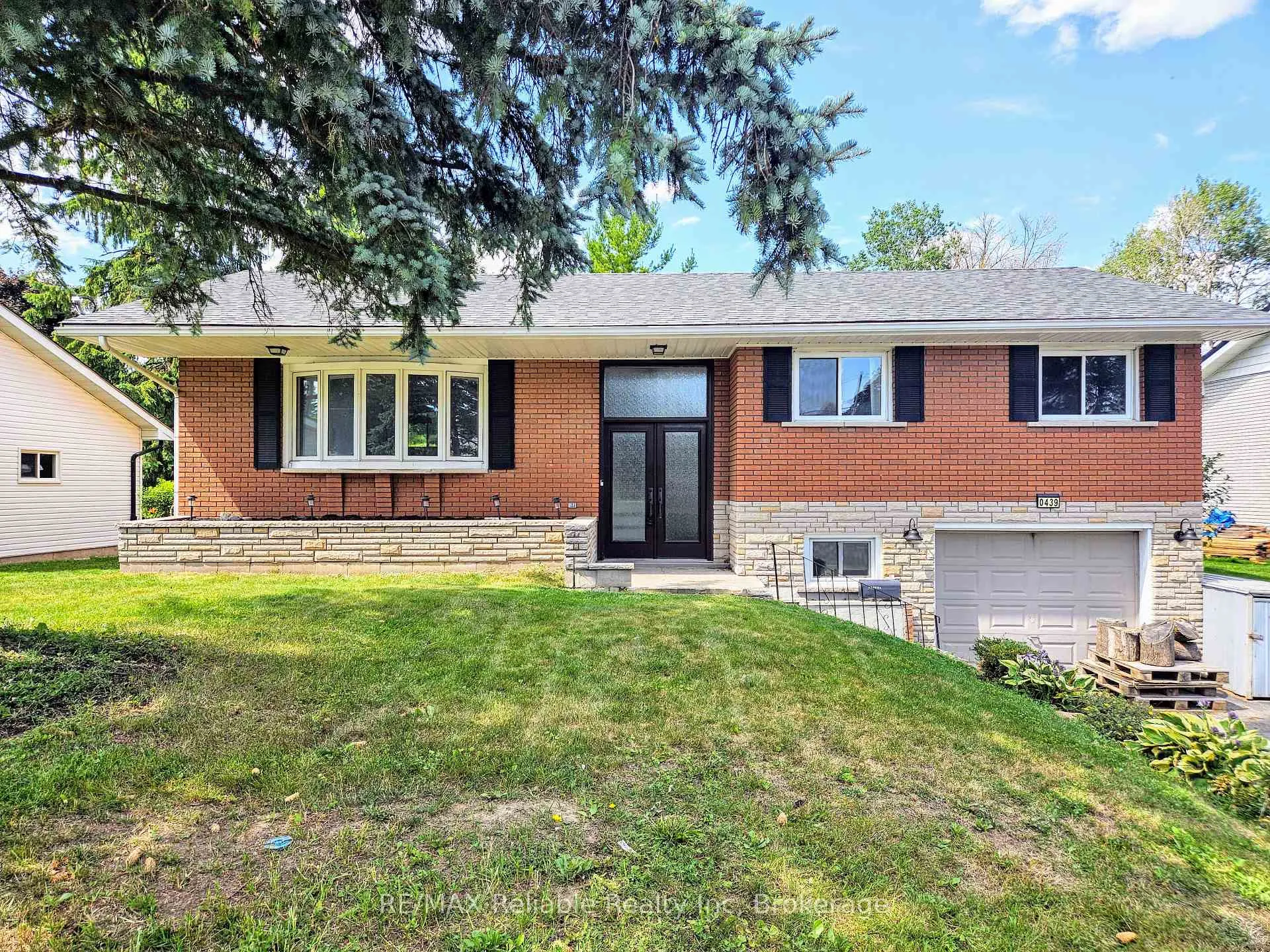 Photo 1 of 439 Queen Street E, Wellington North, Mount Forest — HOMEH