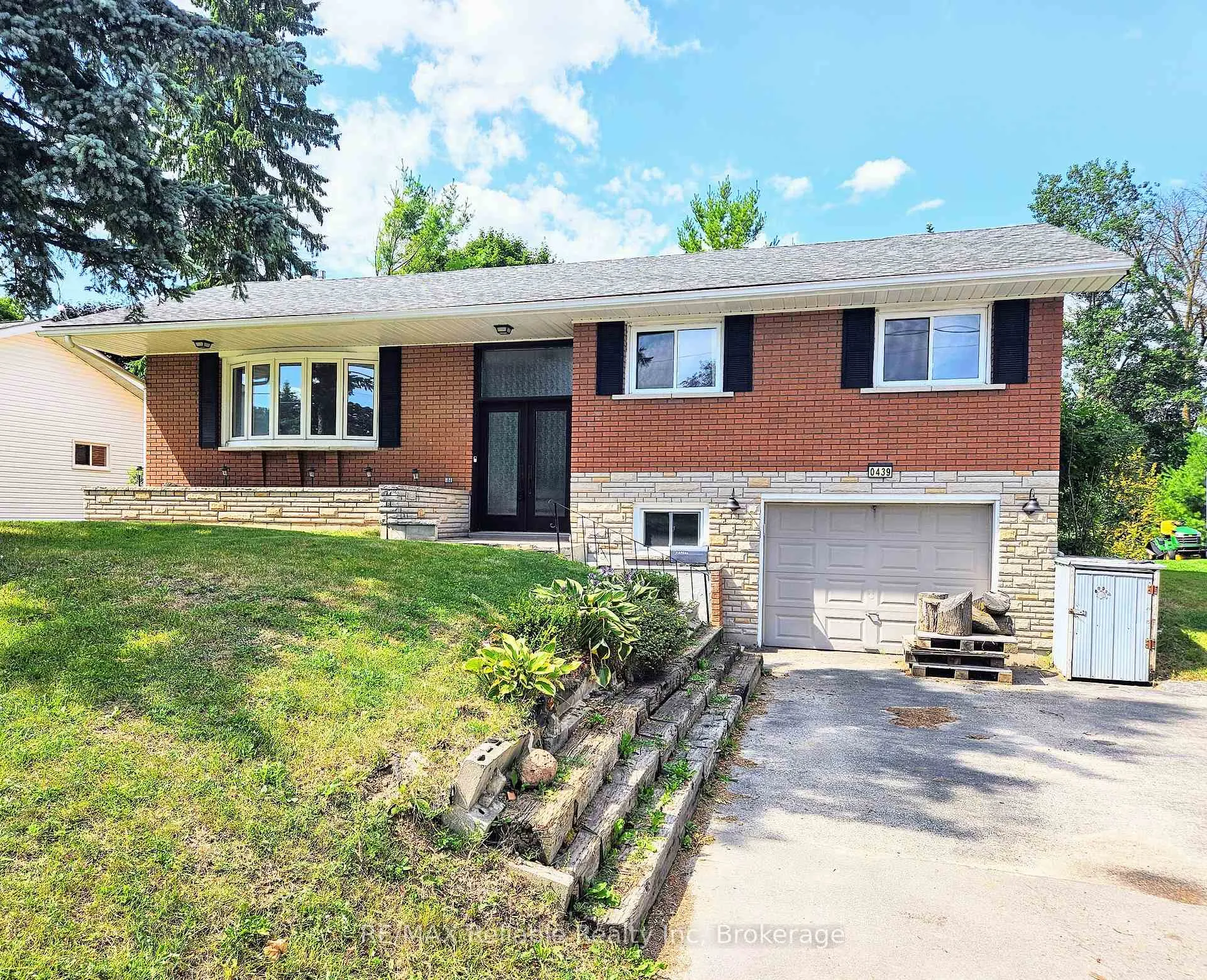 Photo 2 of 439 Queen Street E, Wellington North, Mount Forest — HOMEH