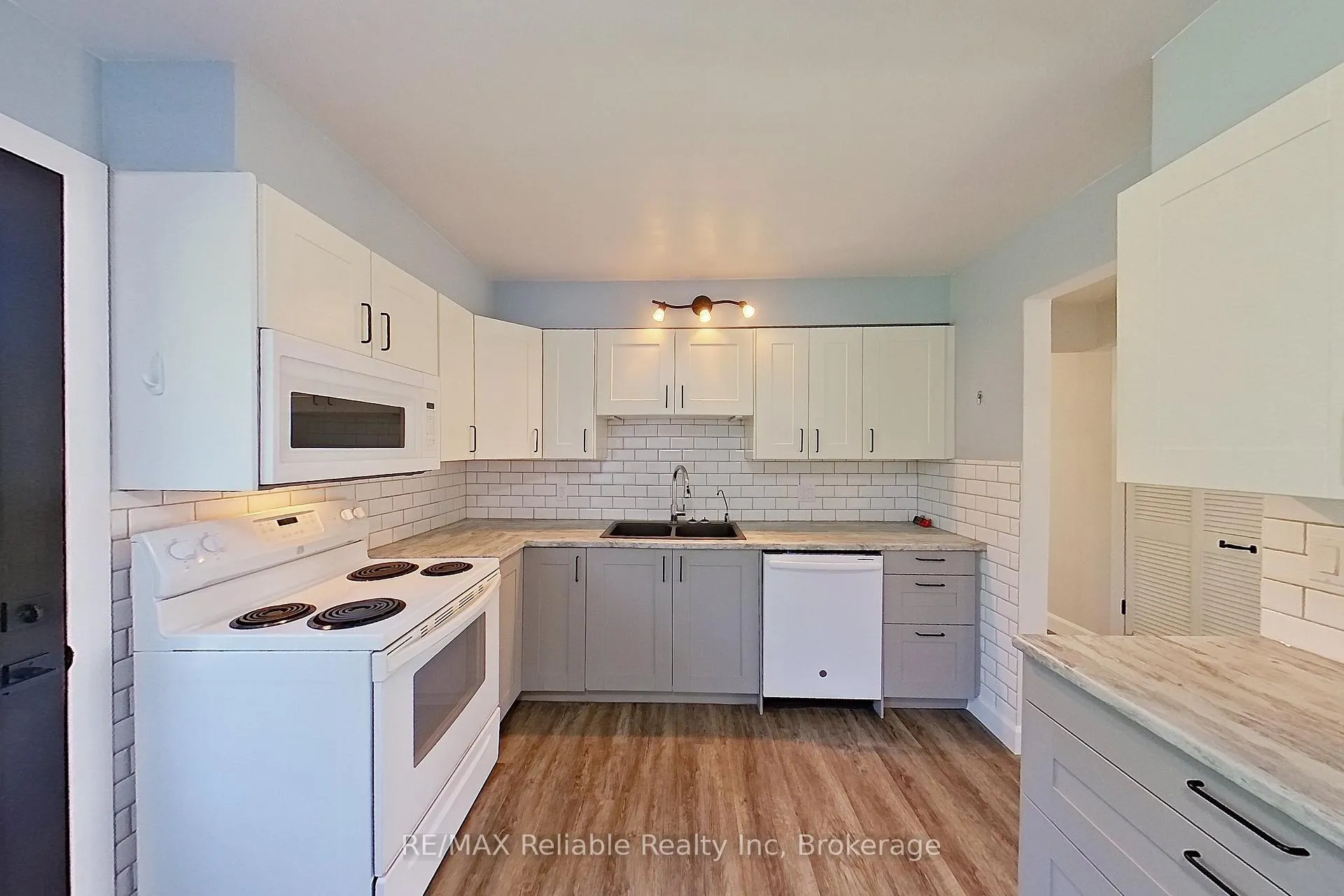 Photo 3 of 439 Queen Street E, Wellington North, Mount Forest — HOMEH