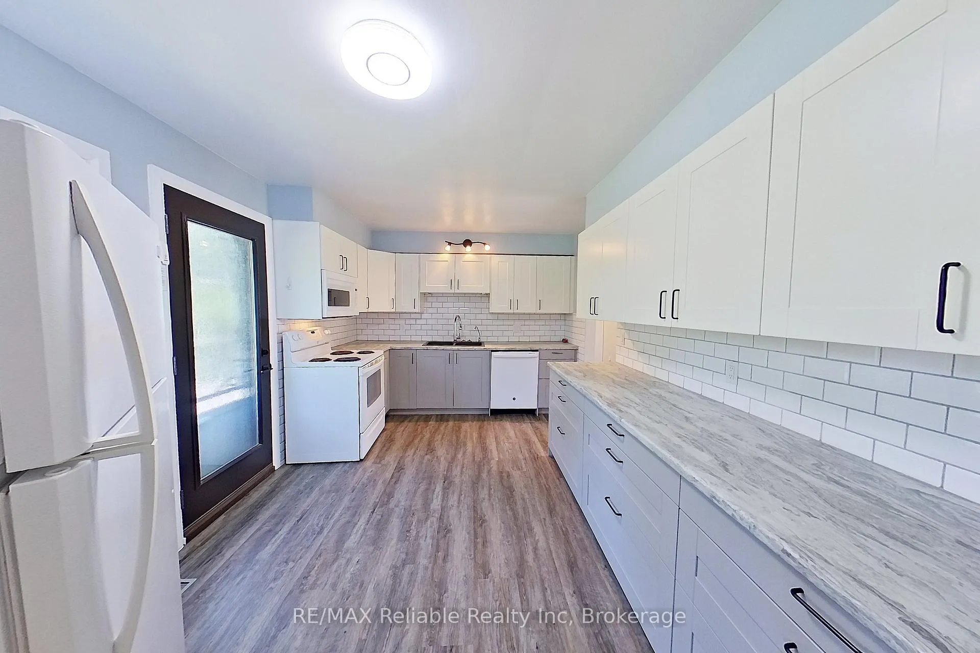 Photo 5 of 439 Queen Street E, Wellington North, Mount Forest — HOMEH