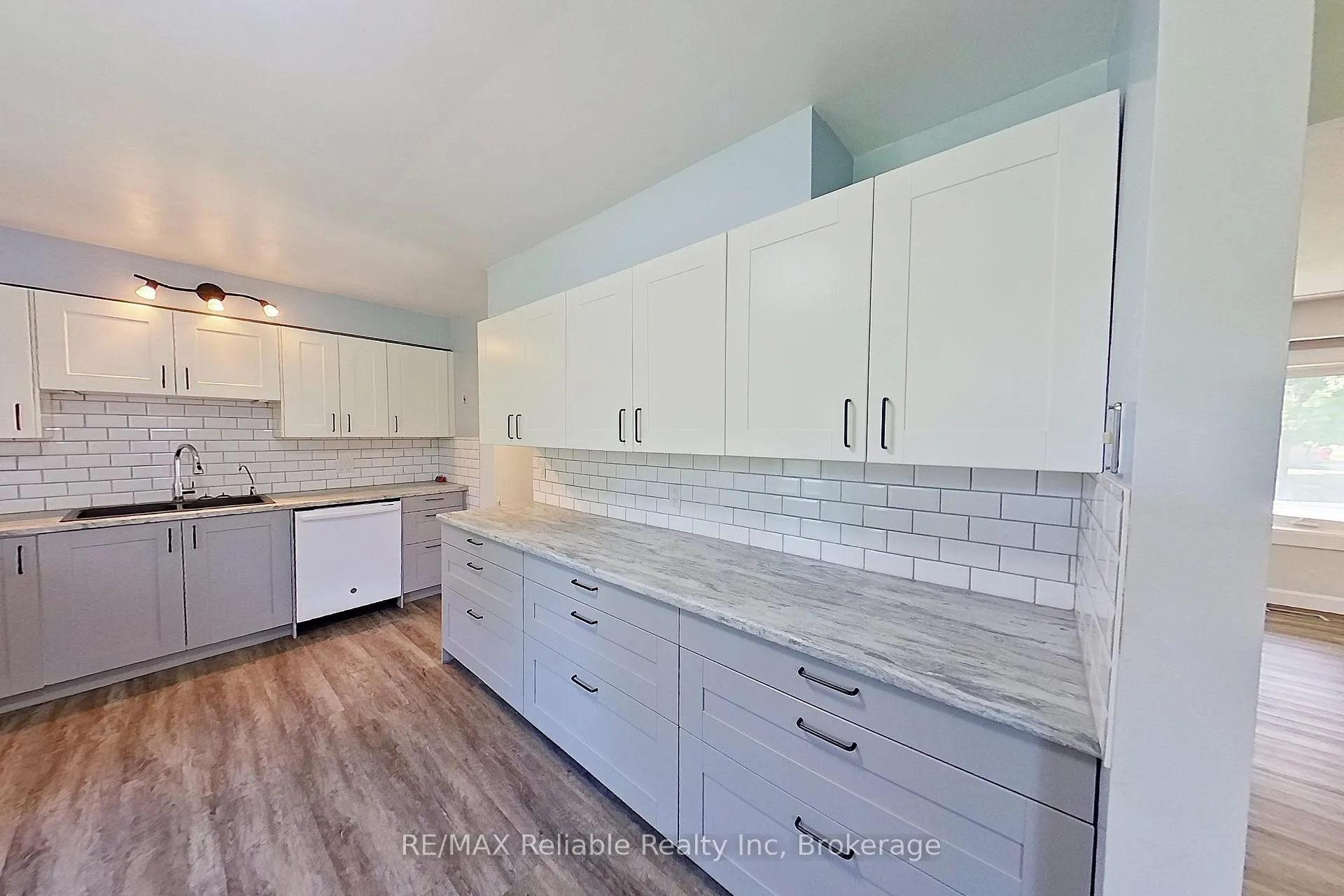 Photo 6 of 439 Queen Street E, Wellington North, Mount Forest — HOMEH