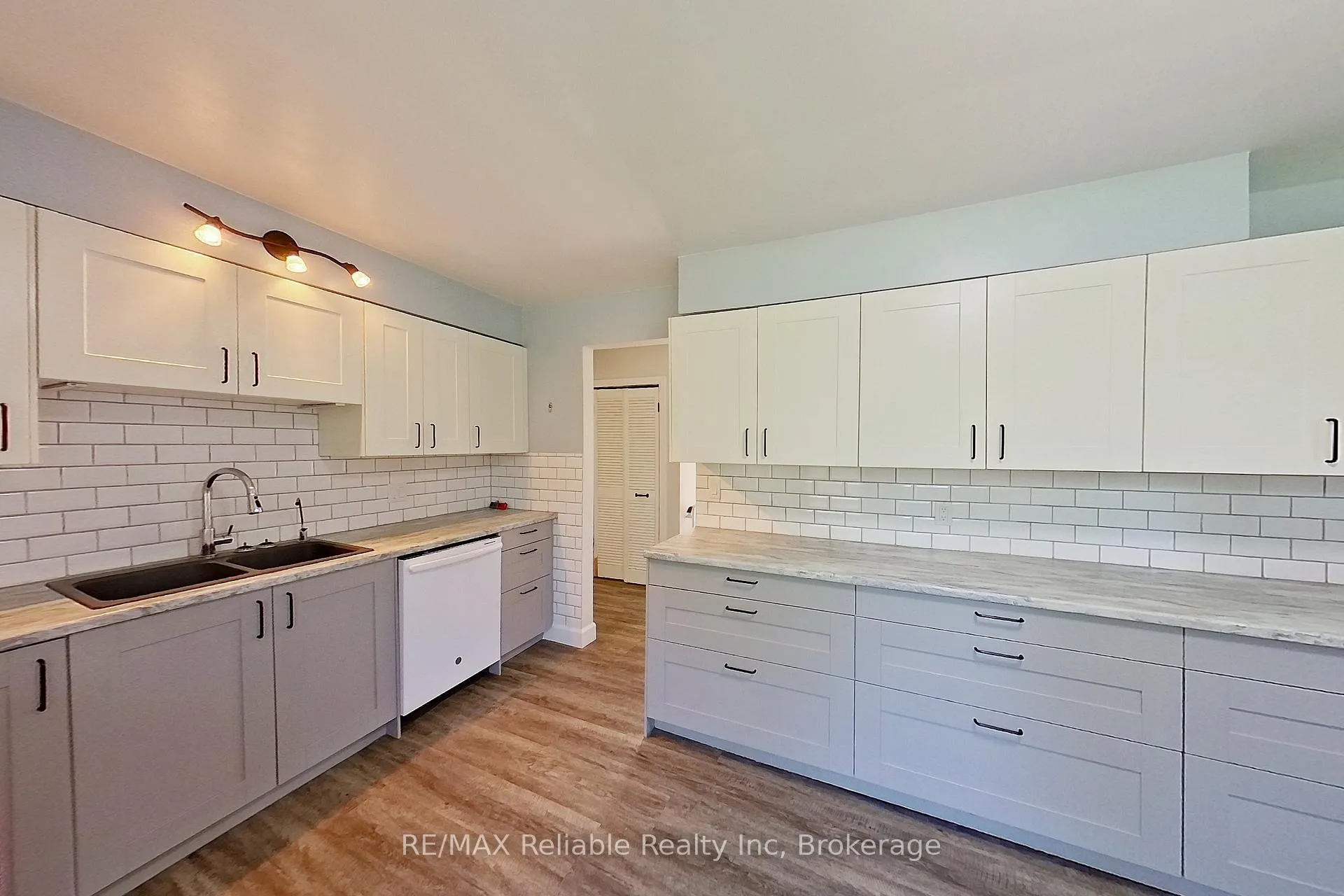 Photo 8 of 439 Queen Street E, Wellington North, Mount Forest — HOMEH