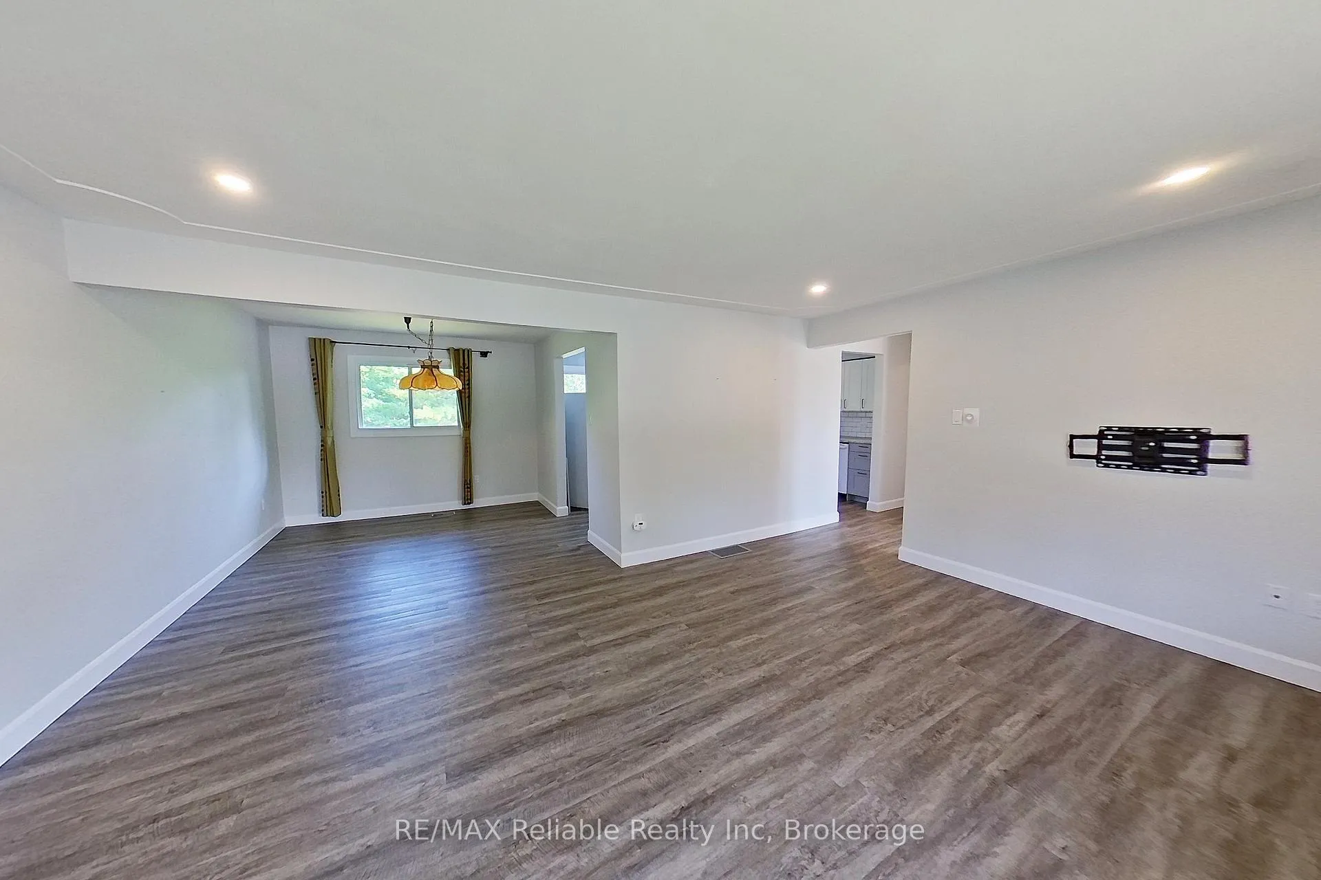 Photo 12 of 439 Queen Street E, Wellington North, Mount Forest — HOMEH
