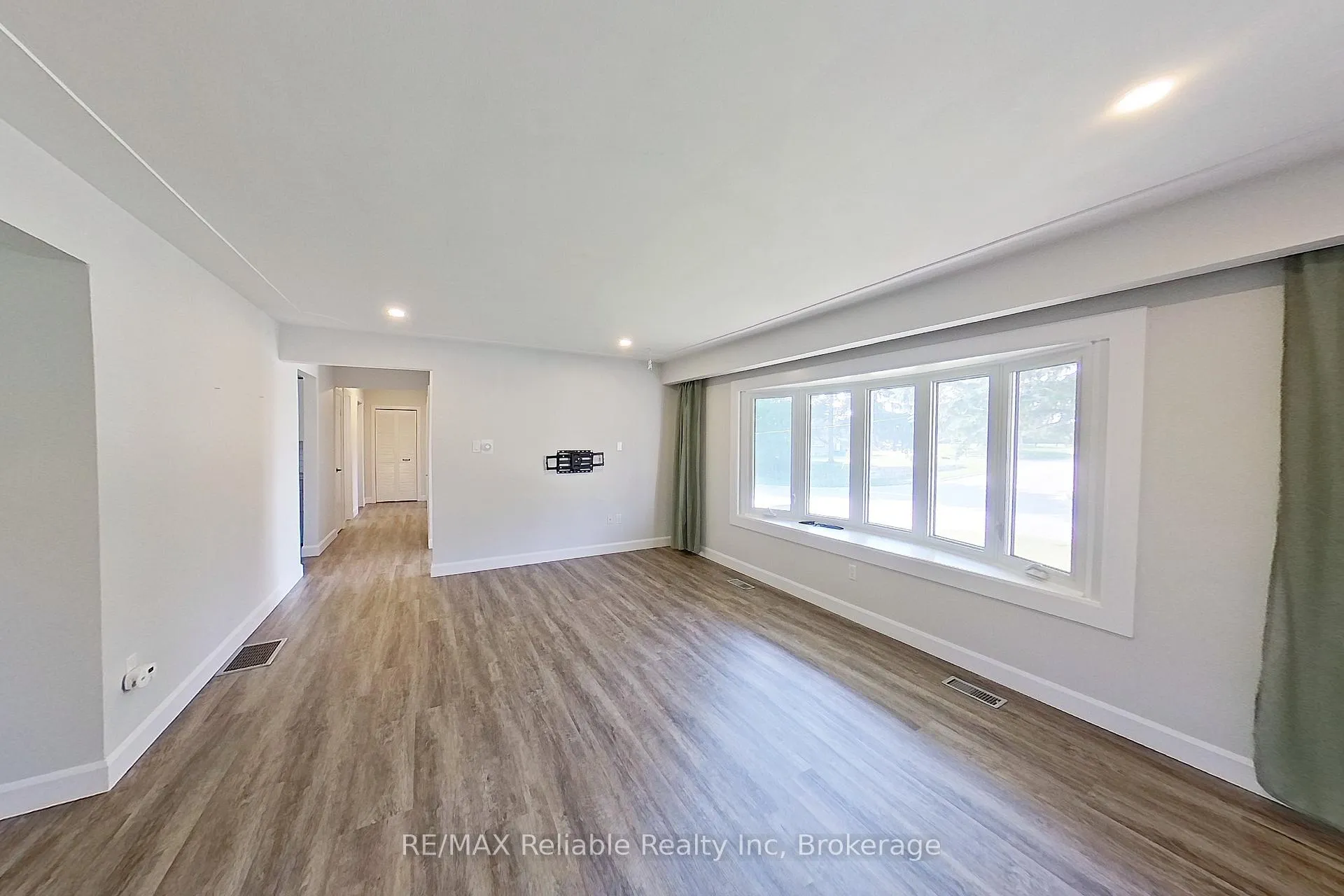 Photo 14 of 439 Queen Street E, Wellington North, Mount Forest — HOMEH