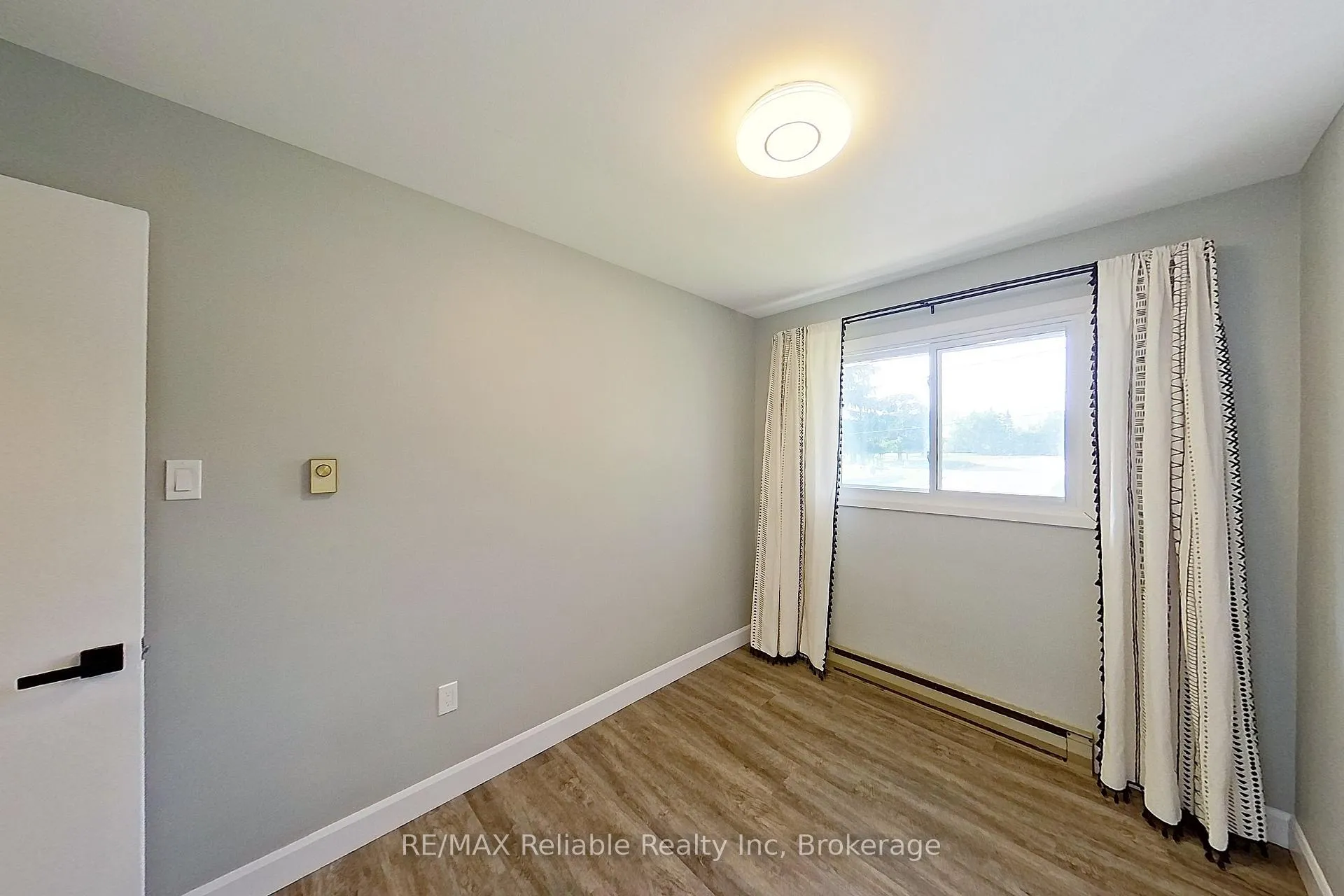 Photo 23 of 439 Queen Street E, Wellington North, Mount Forest — HOMEH