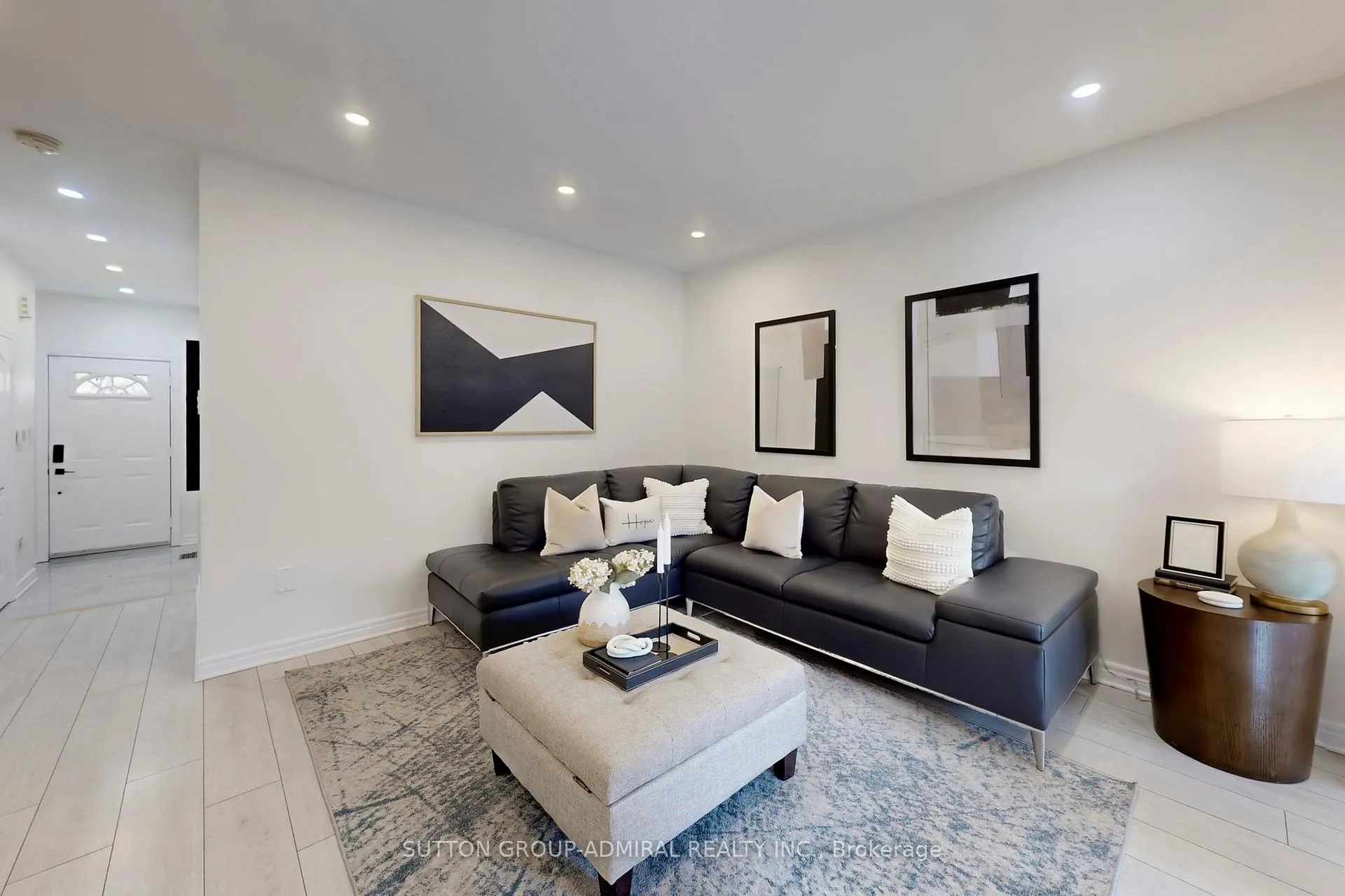 Photo 5 of 62 Agostino Crescent, Vaughan, Patterson — HOMEH