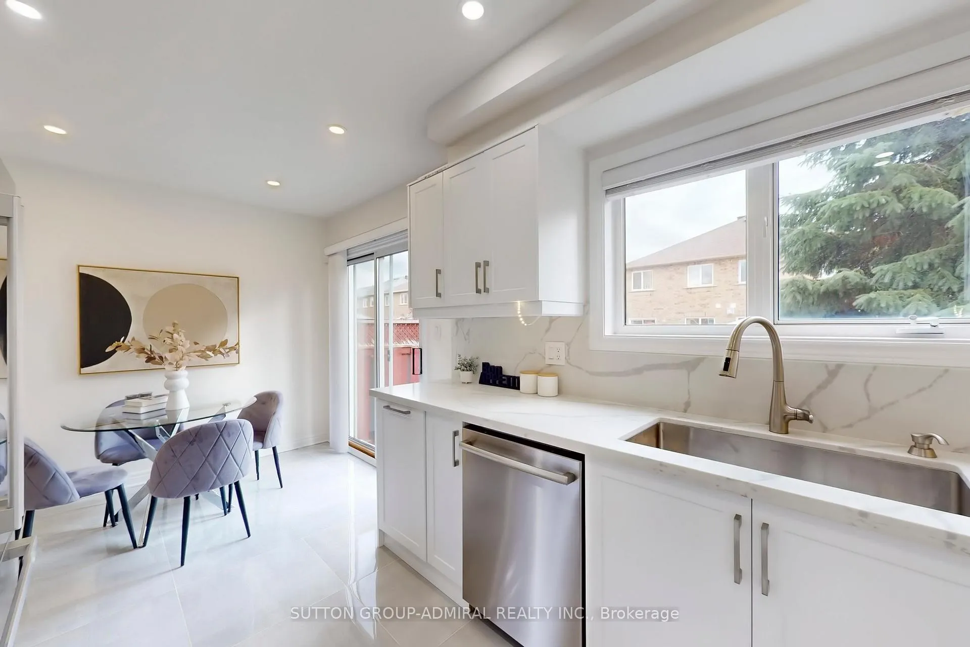 Photo 11 of 62 Agostino Crescent, Vaughan, Patterson — HOMEH
